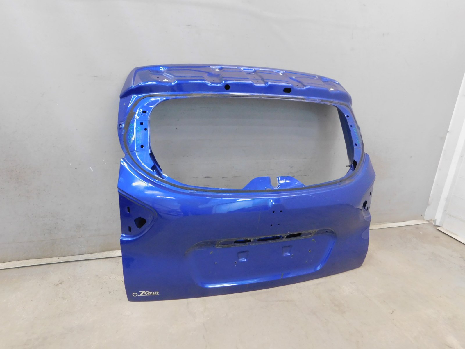 Дверь багажника