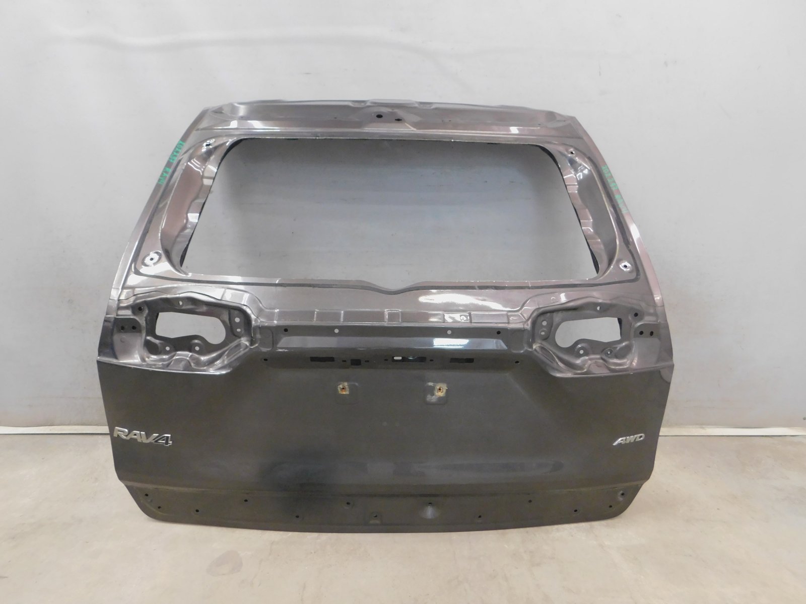 Дверь багажника