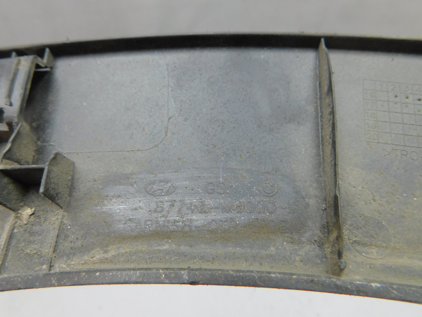 Накладка заднего крыла левого