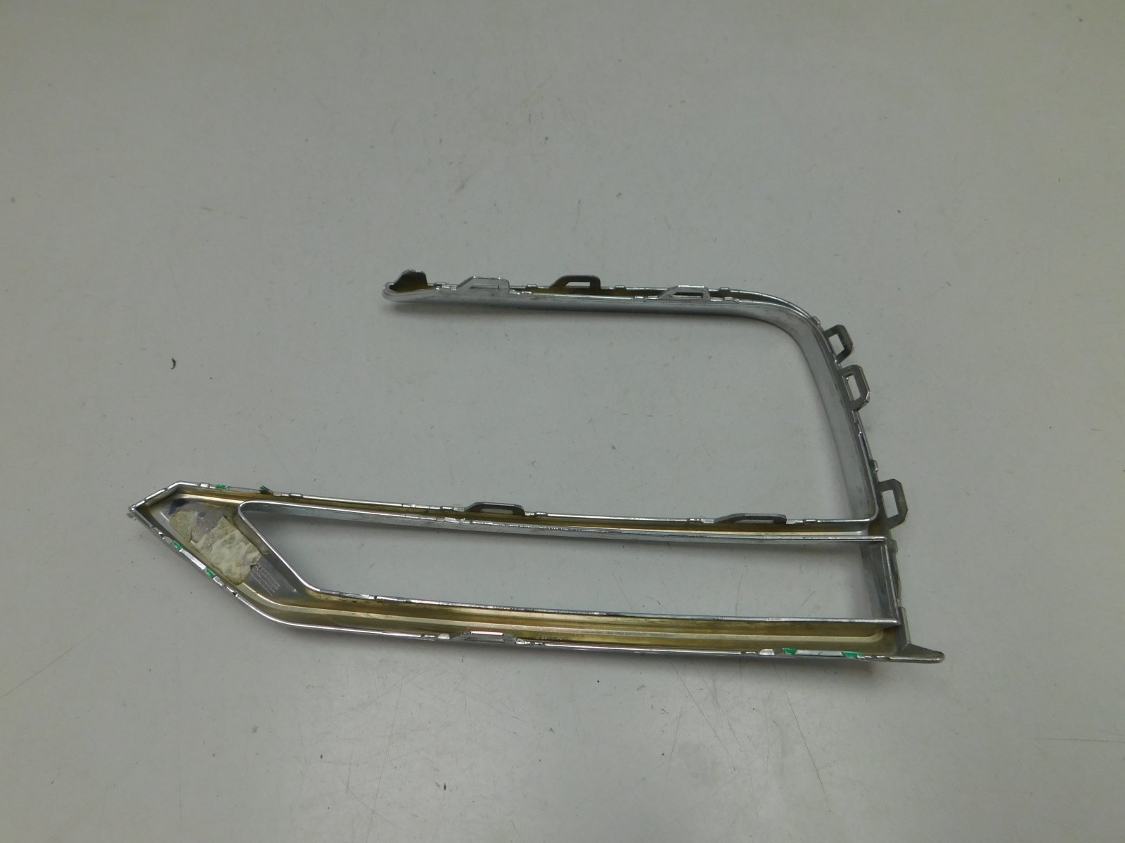 Молдинг переднего бампера