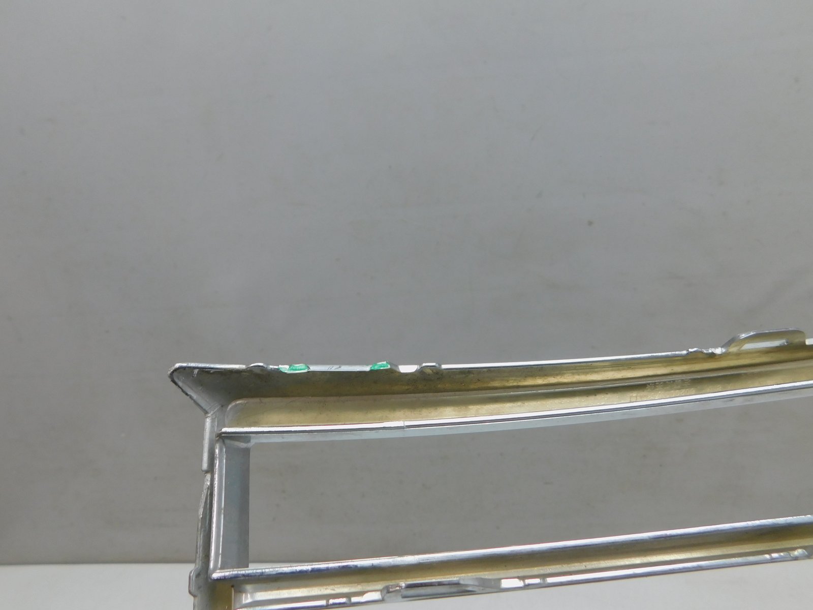 Молдинг переднего бампера