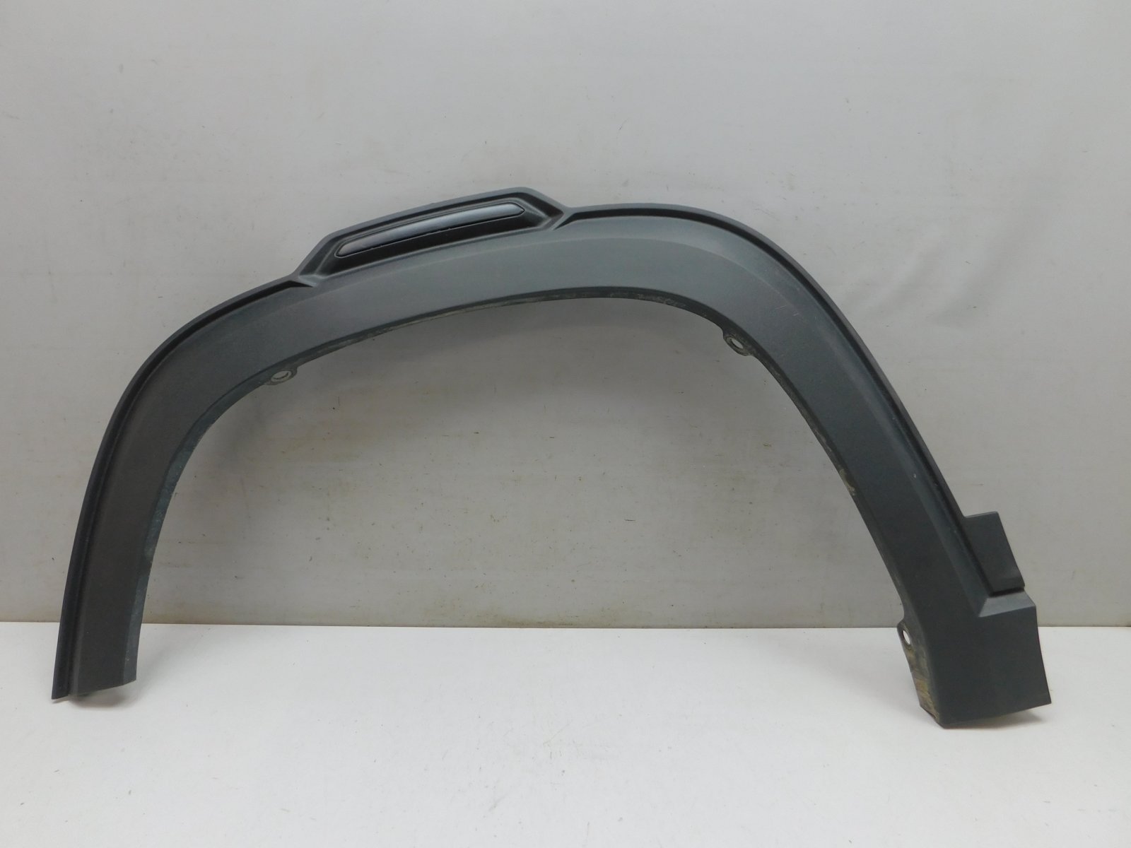 Накладка переднего крыла левого