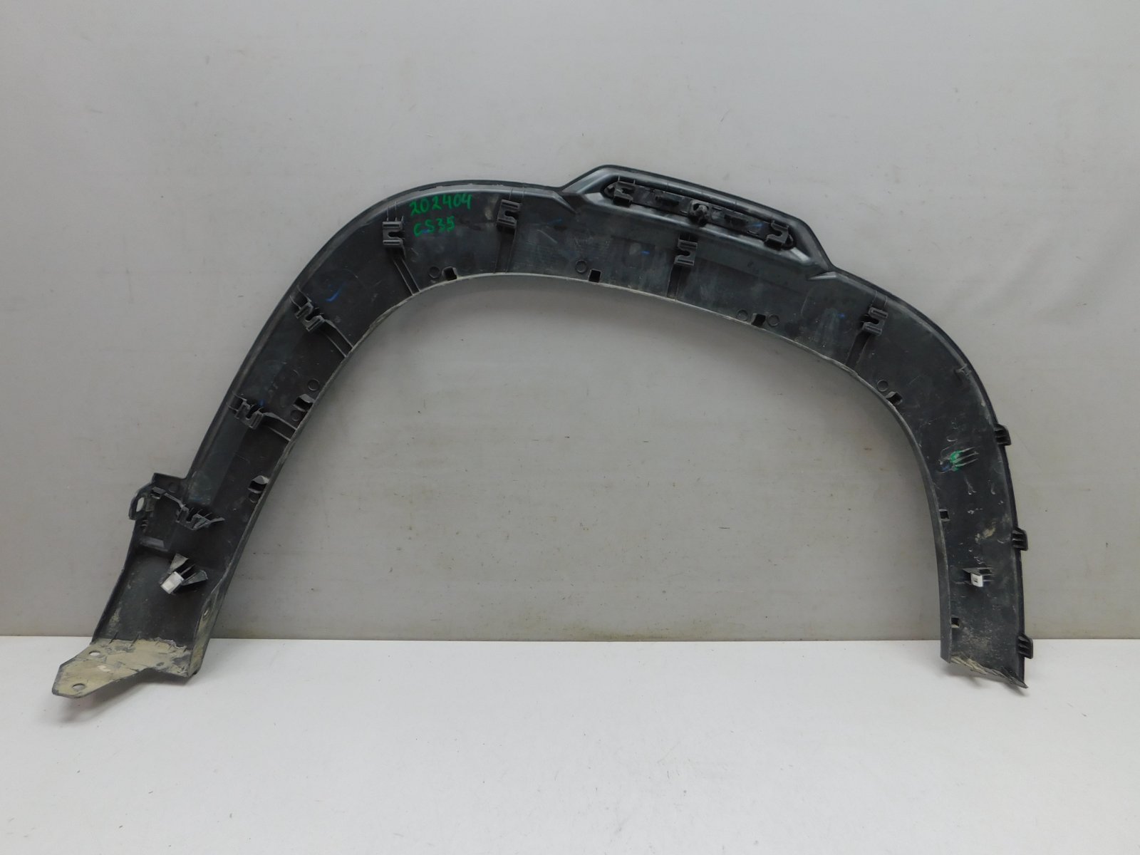 Накладка переднего крыла левого