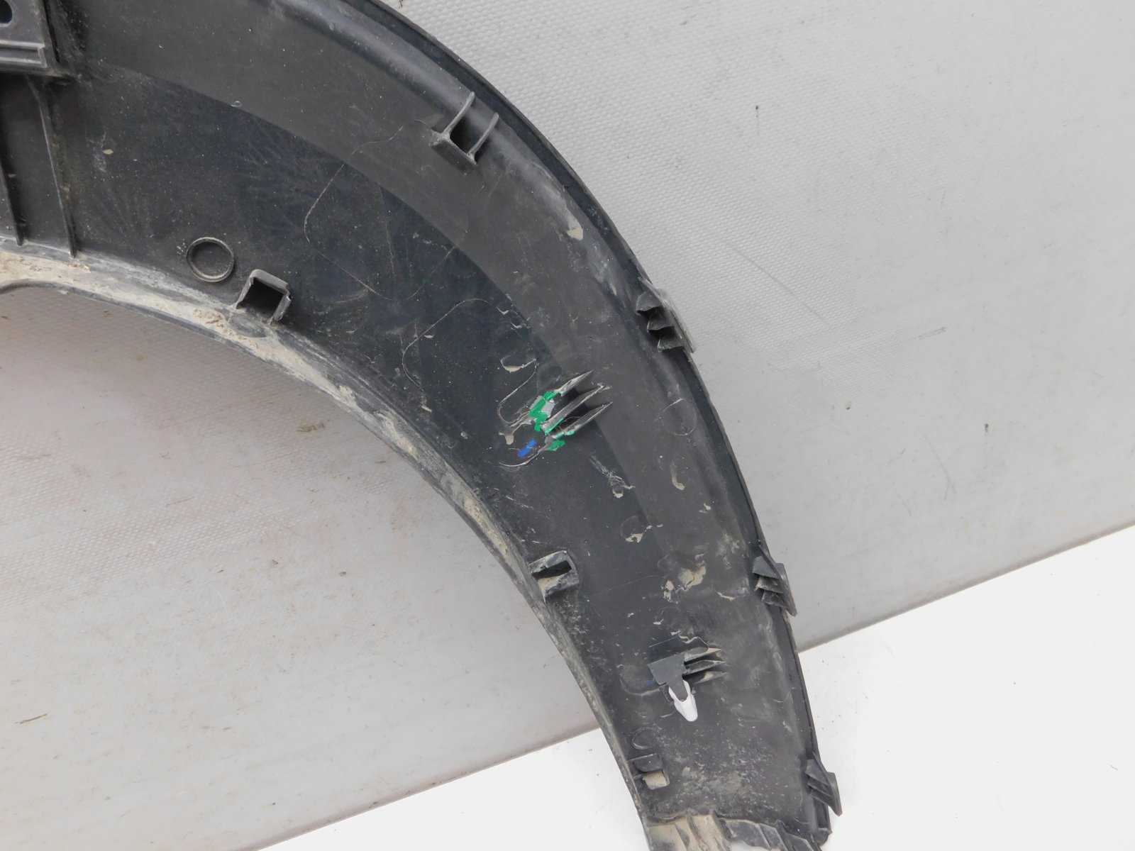 Накладка переднего крыла левого