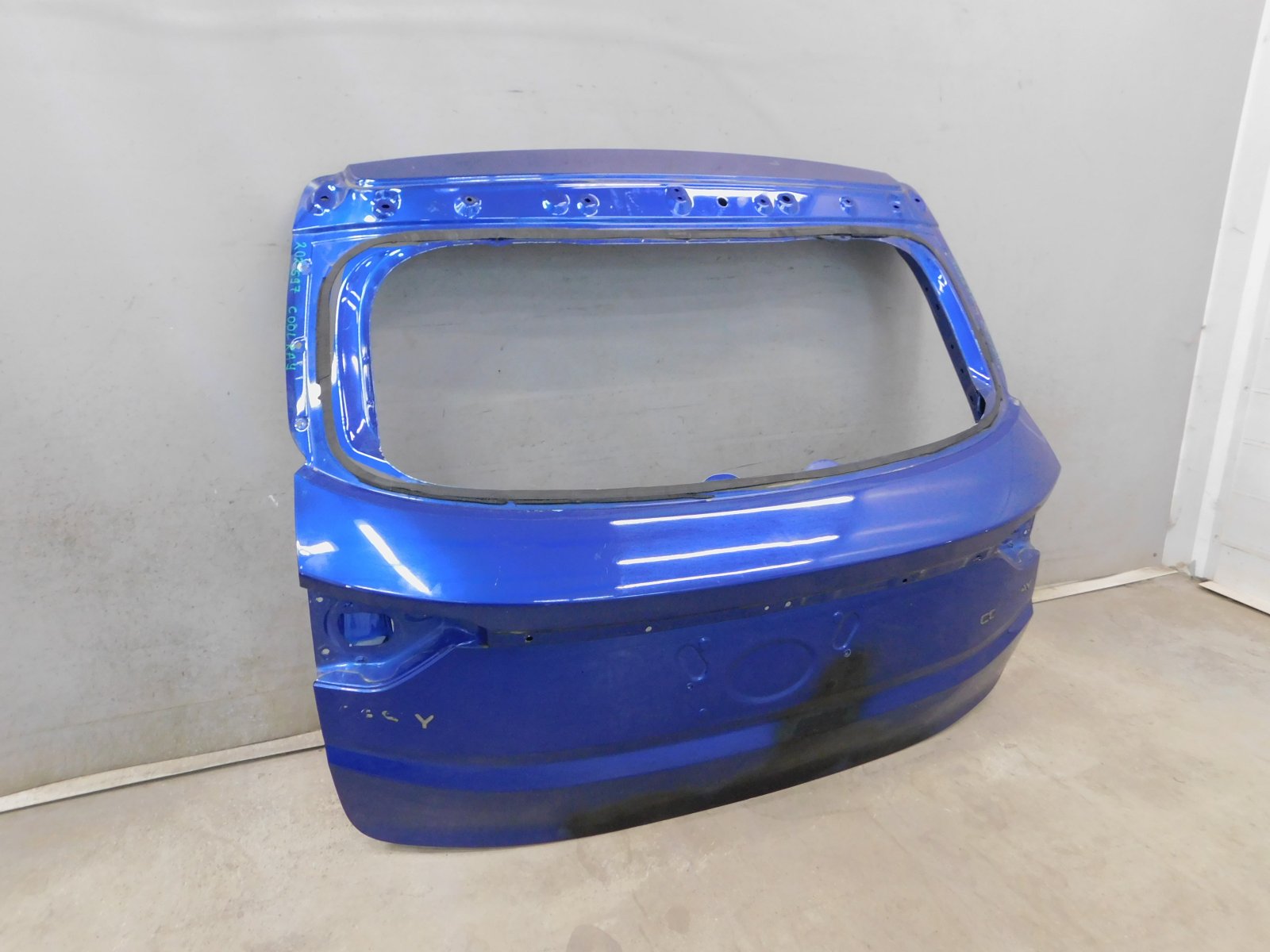 Дверь багажника