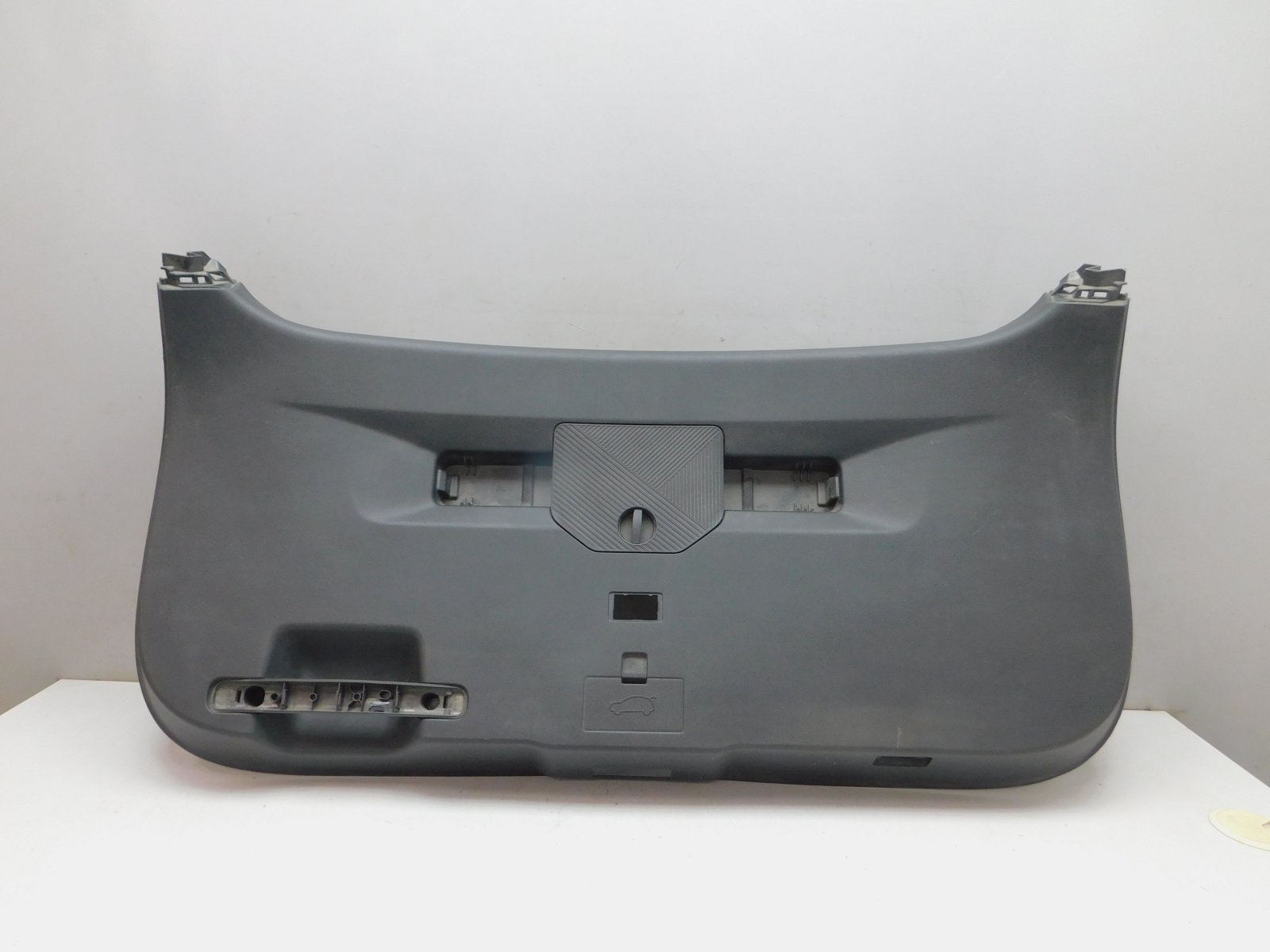 Обшивка двери багажника