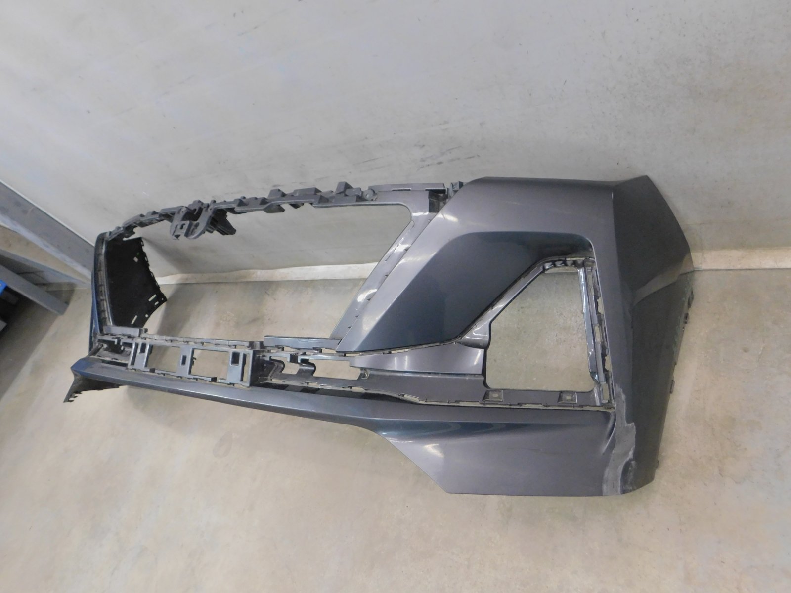 Бампер передний