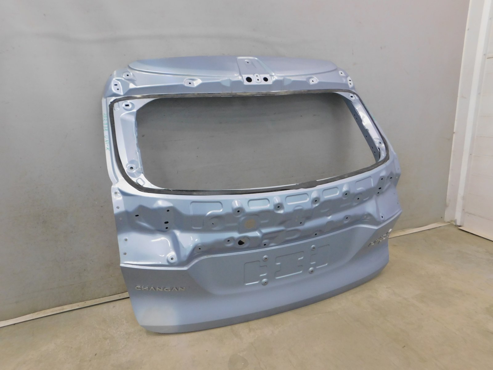 Дверь багажника