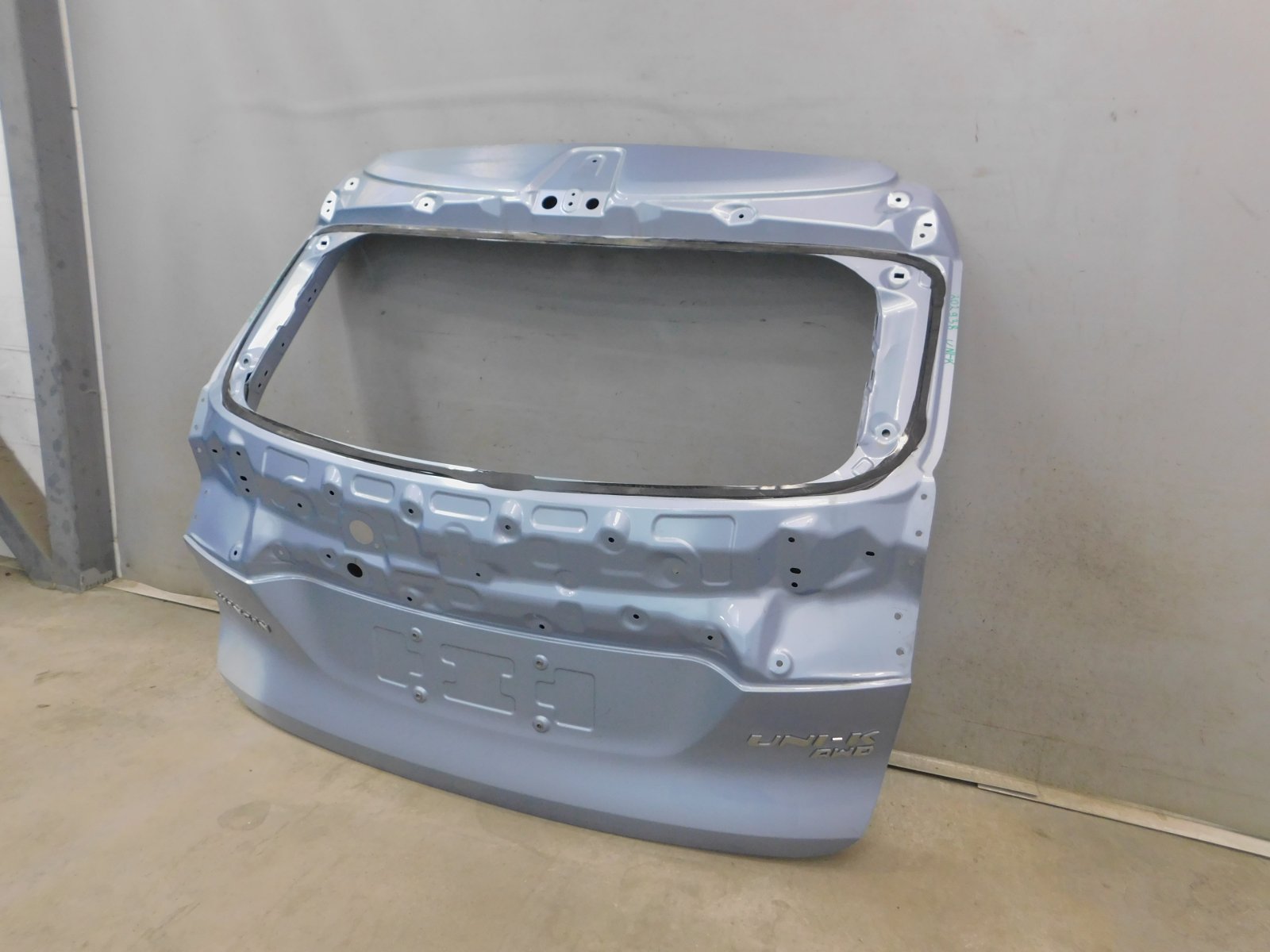 Дверь багажника