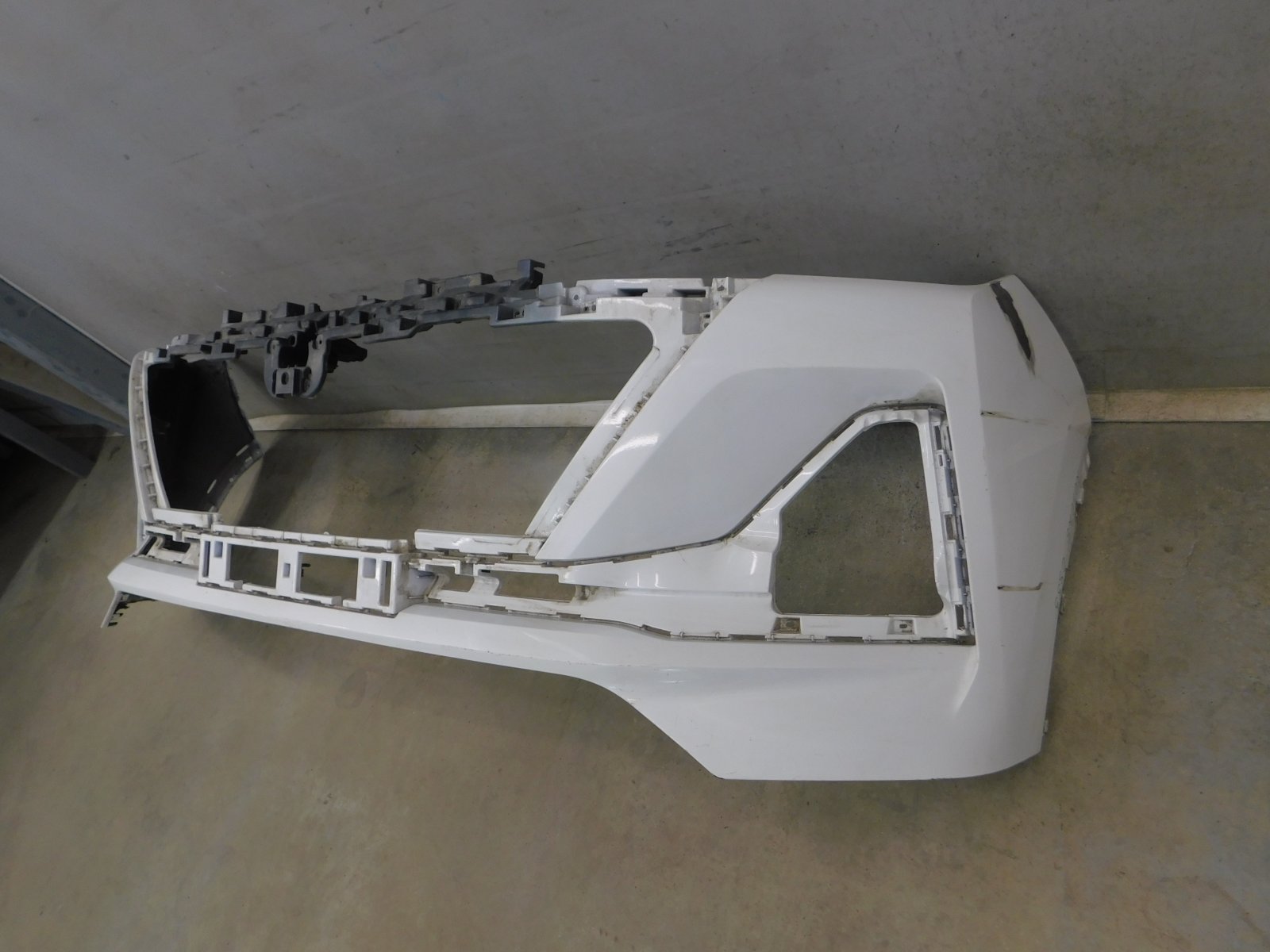 Бампер передний