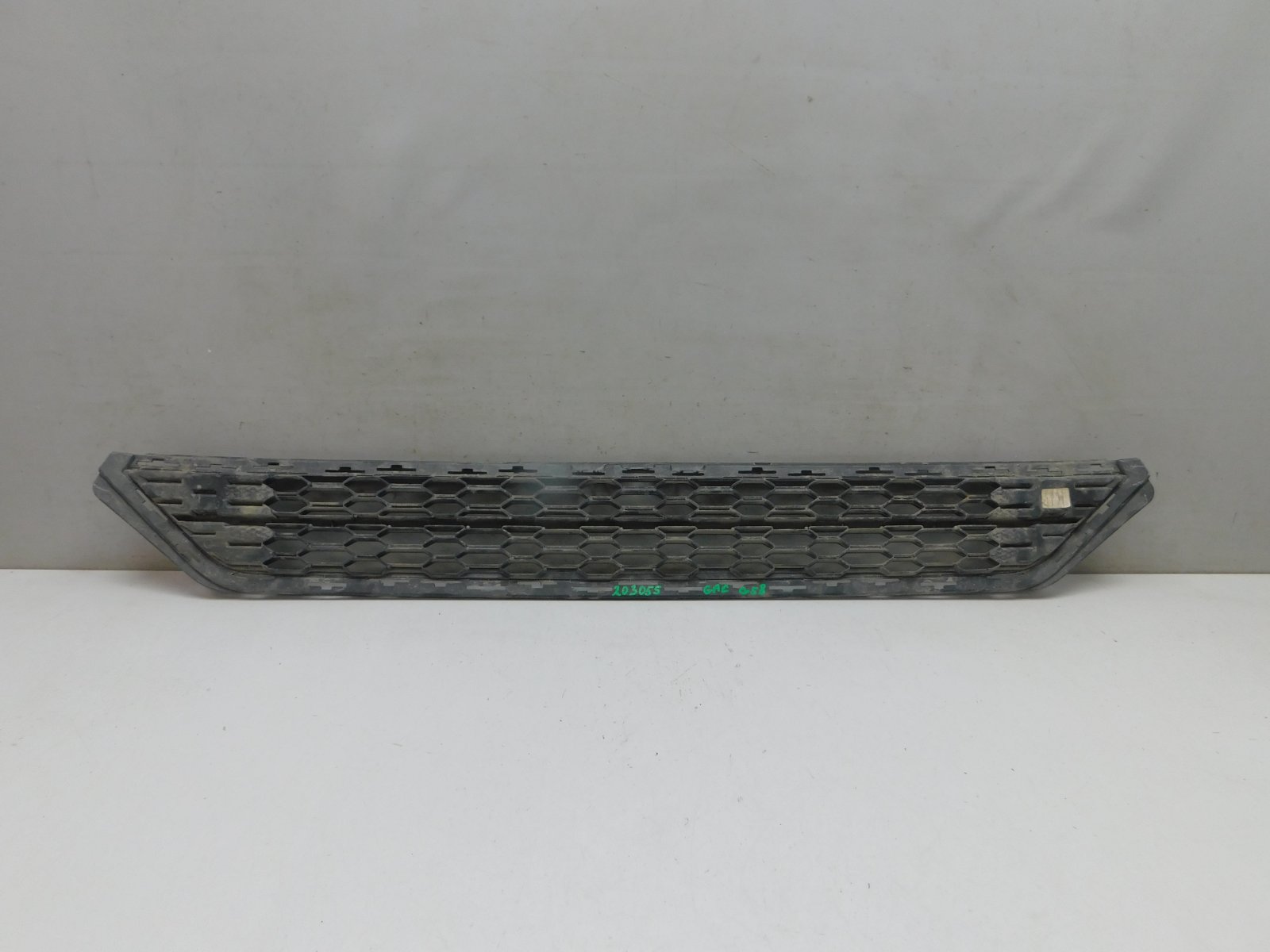 Решетка в бампер центральная