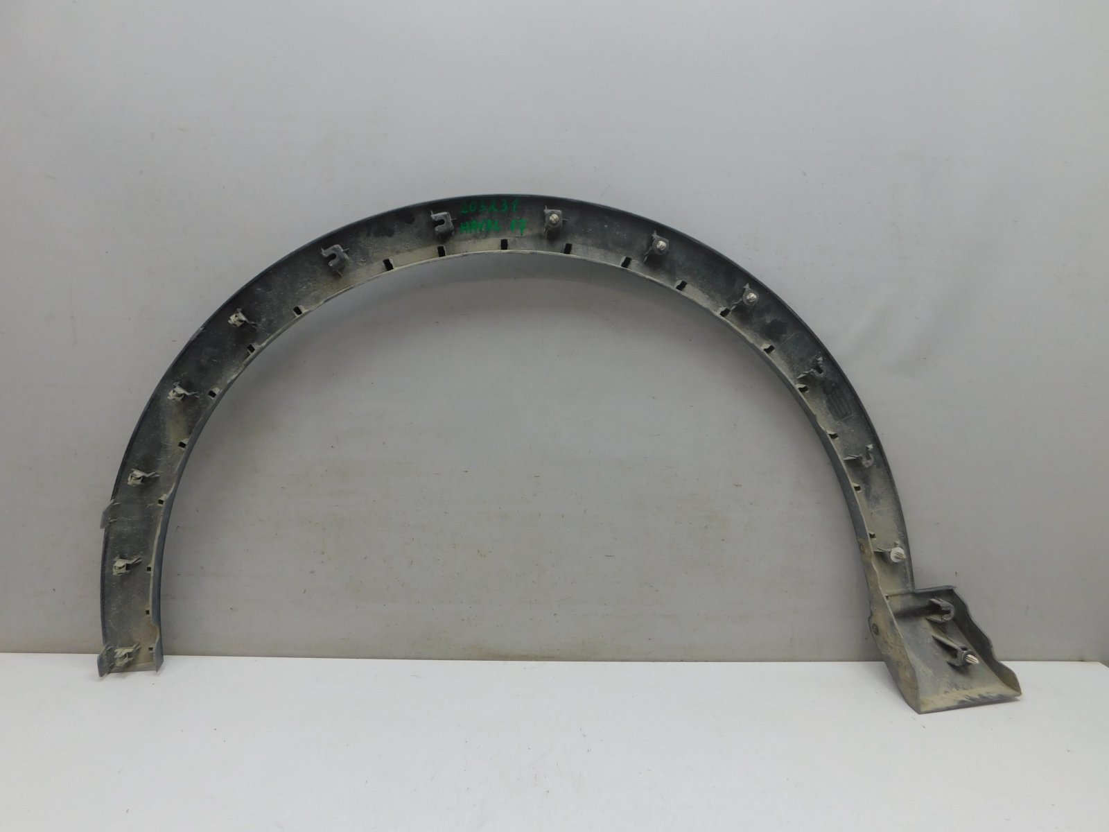 Накладка переднего крыла правого