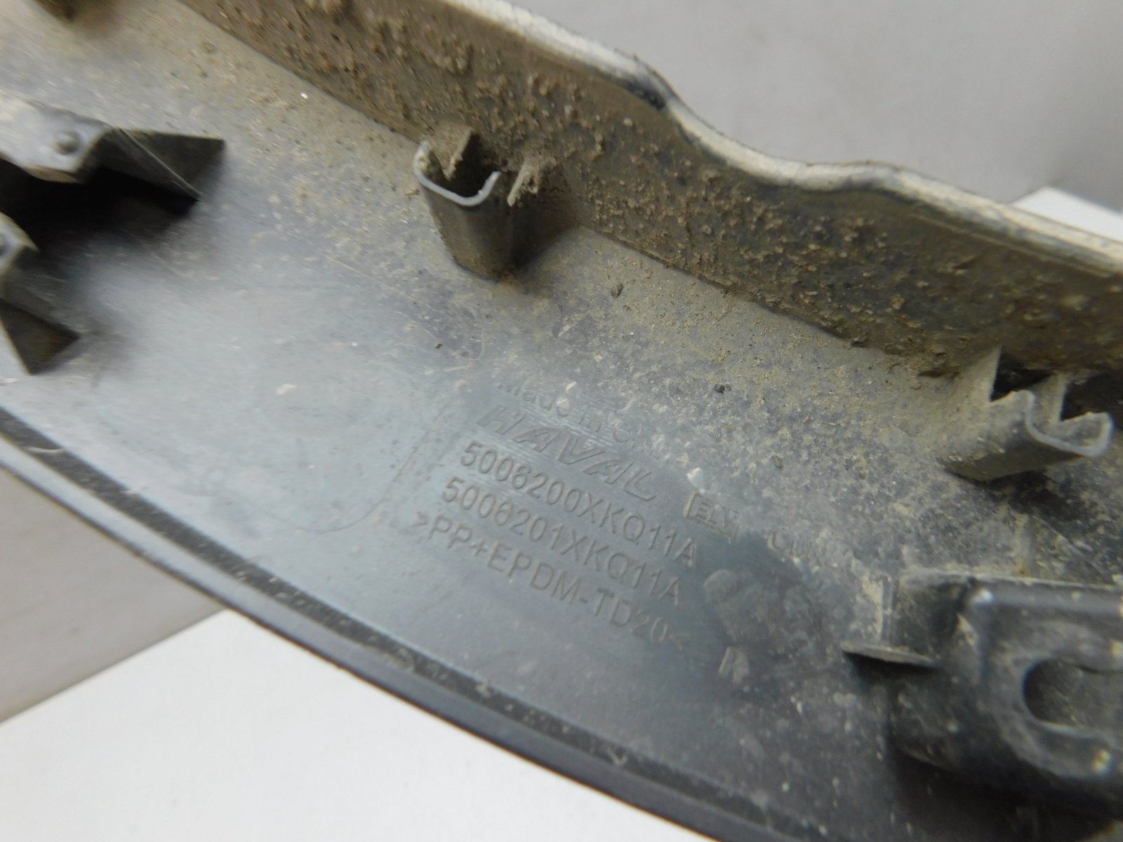 Накладка переднего крыла правого