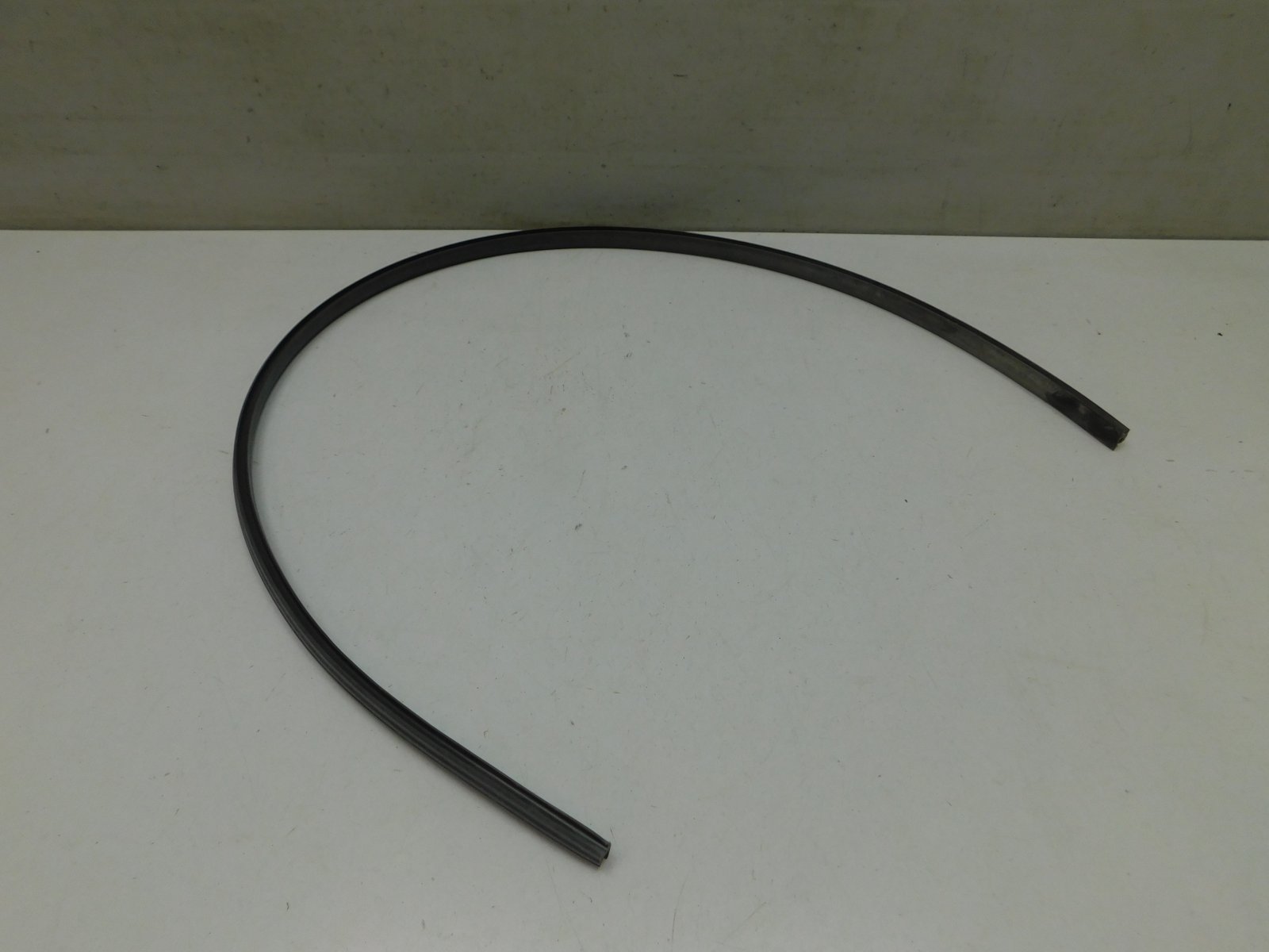 Молдинг лобового стекла