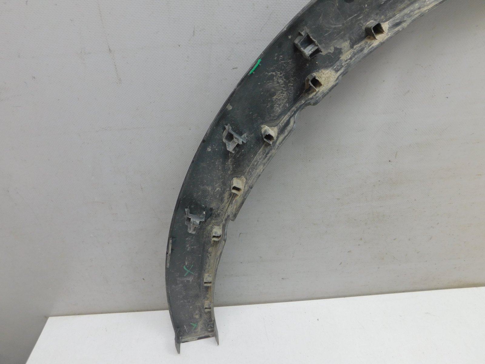 Накладка переднего крыла правого