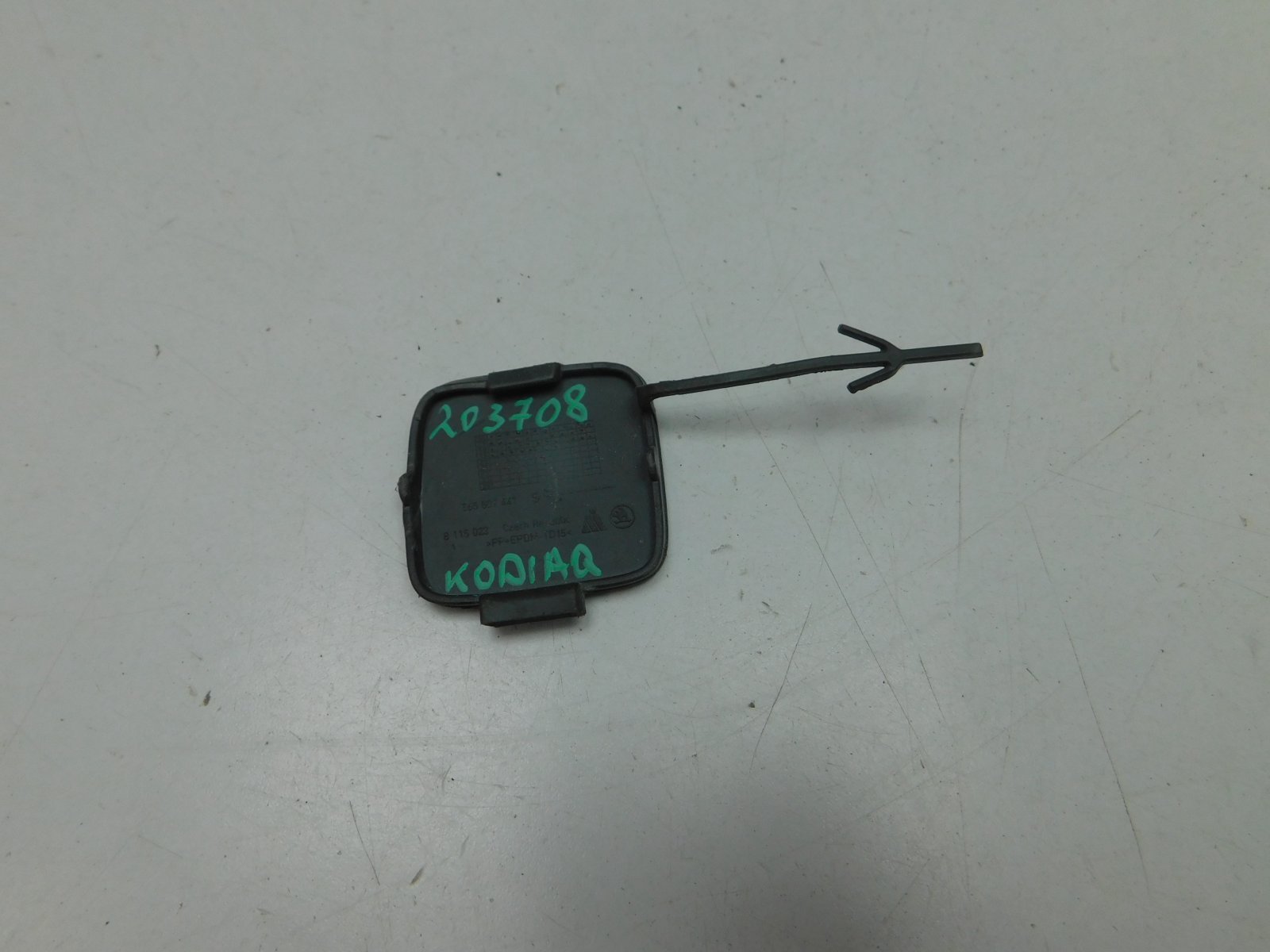 Заглушка буксировочного крюка