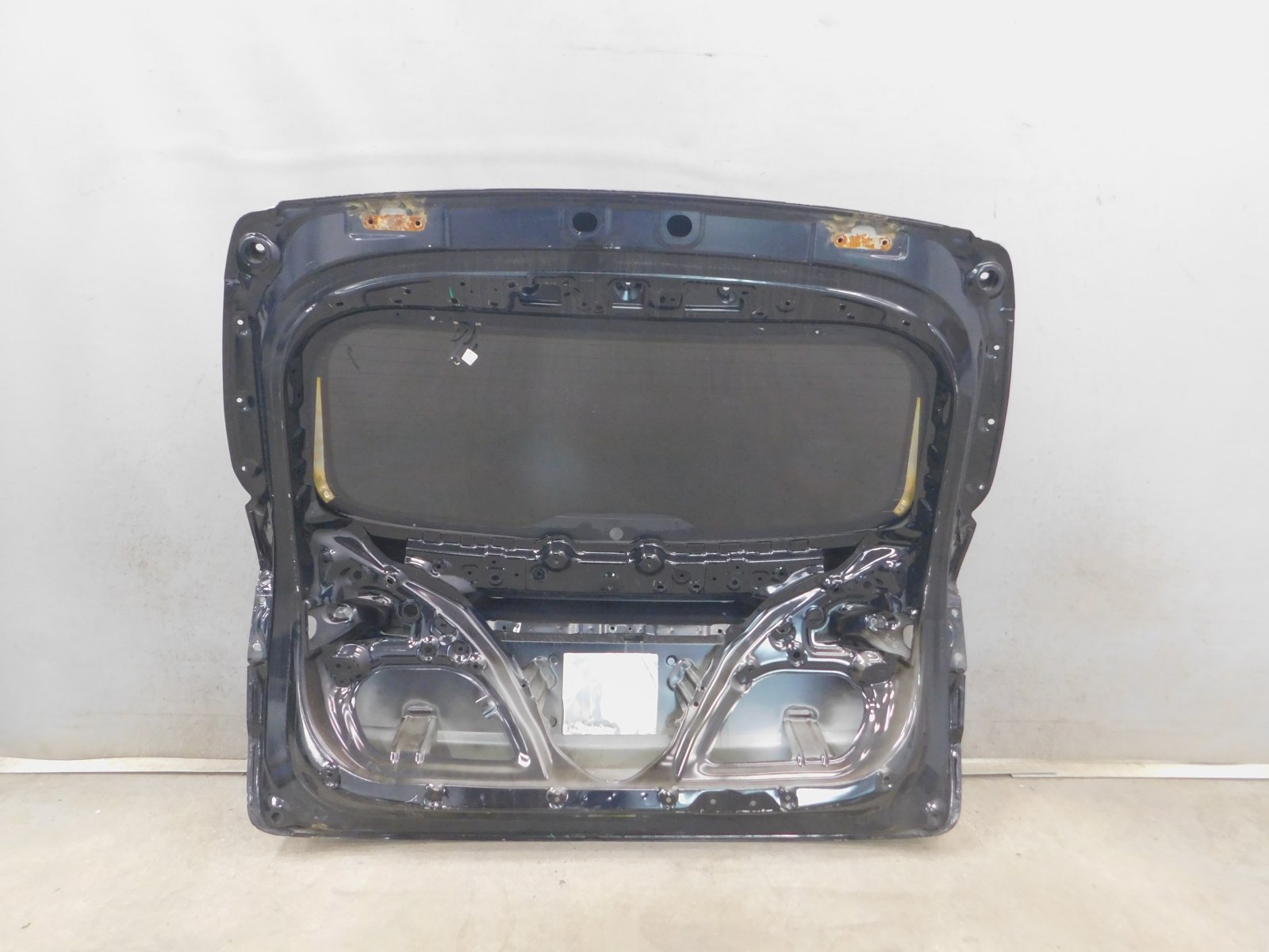 Дверь багажника