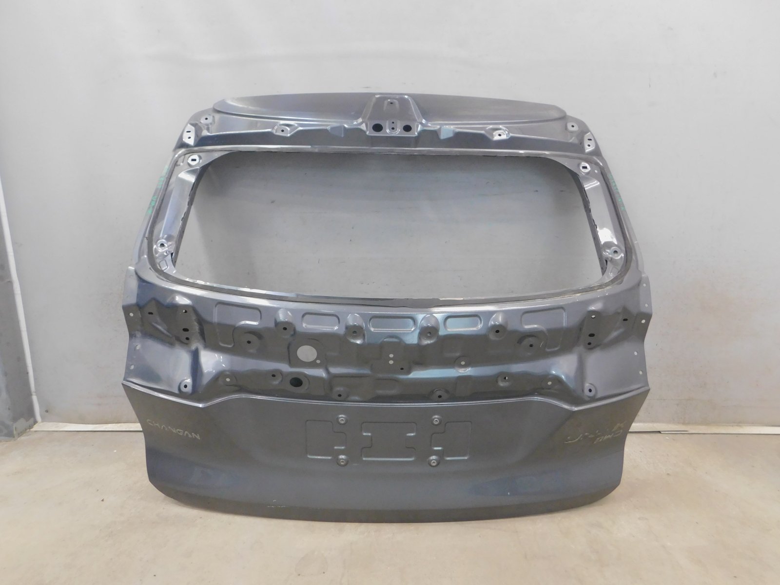 Дверь багажника