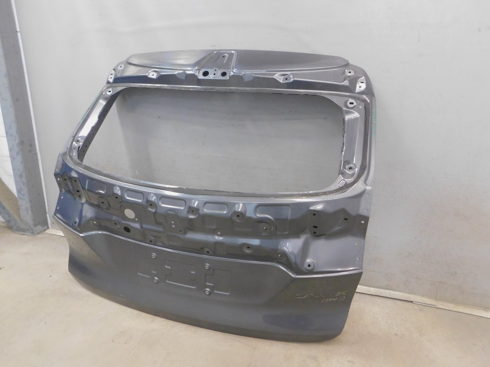 Дверь багажника