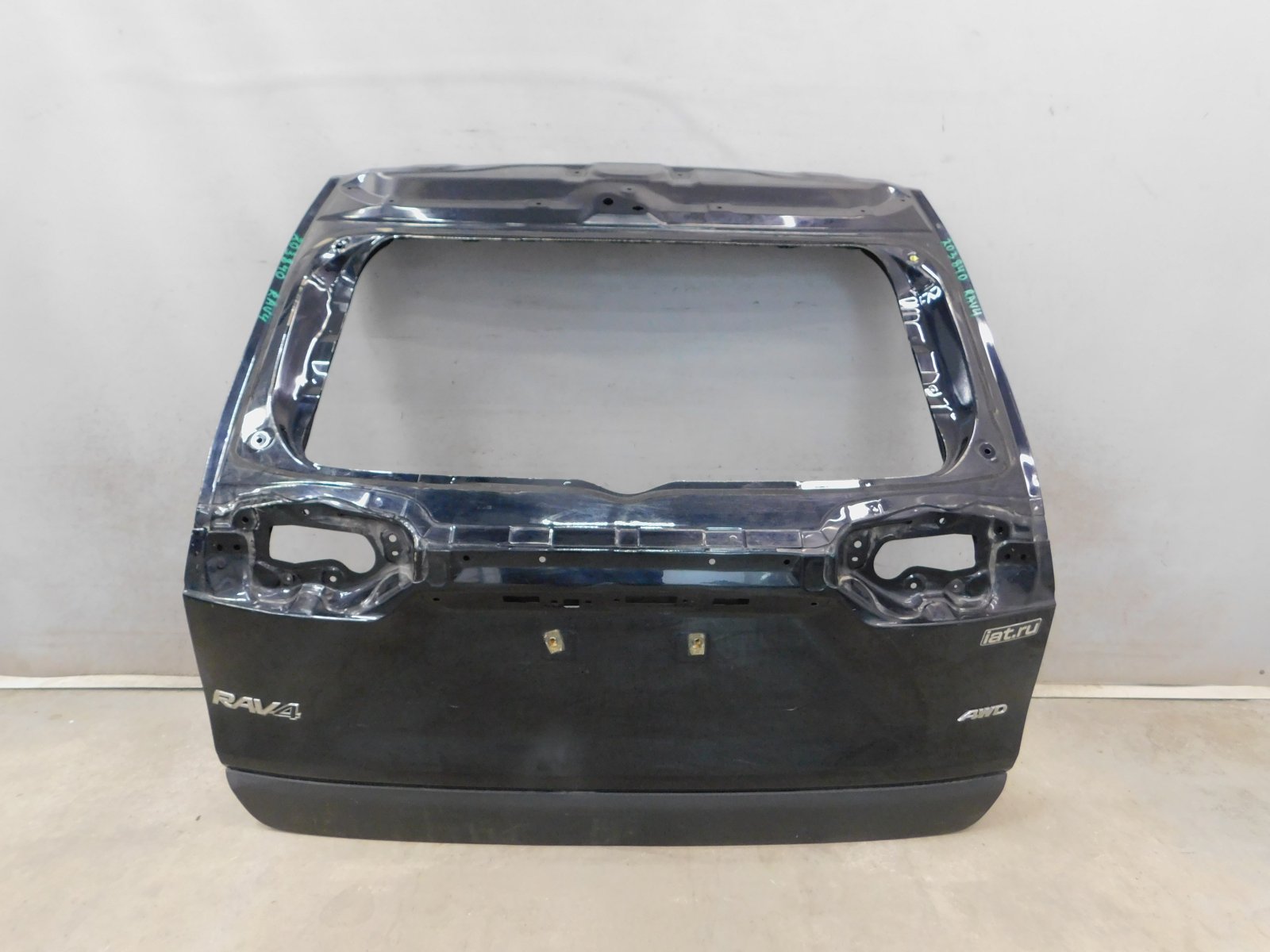 Дверь багажника