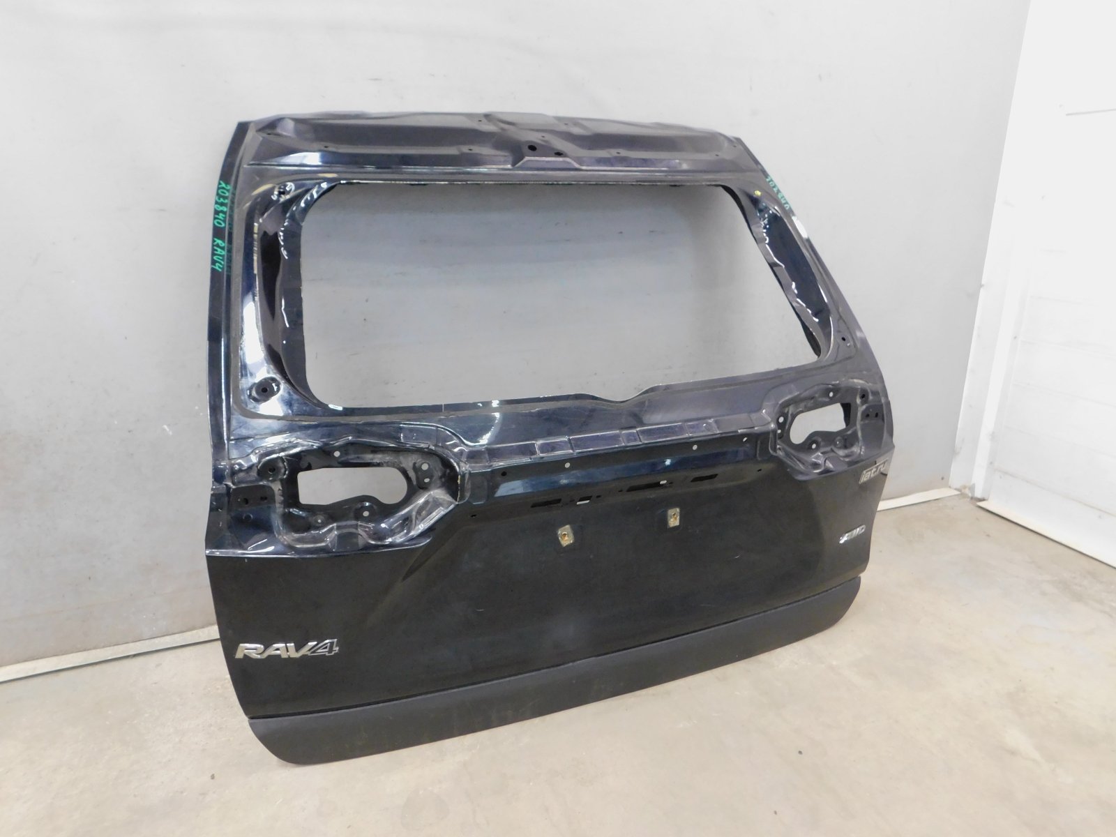 Дверь багажника