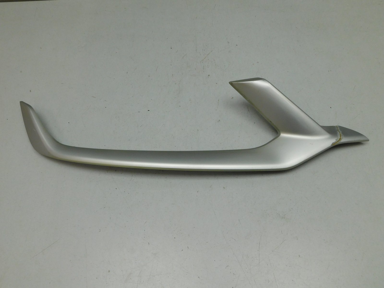 Молдинг переднего бампера