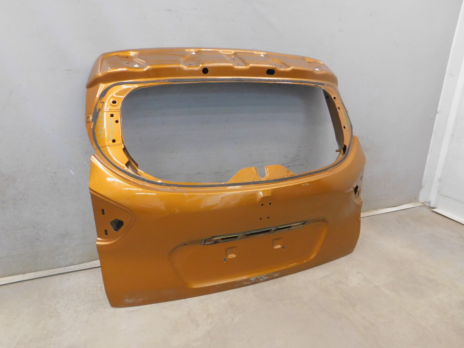 Дверь багажника