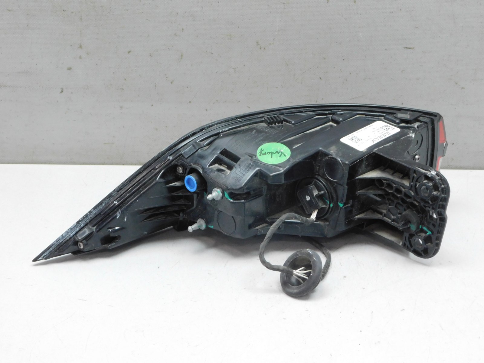 Фонарь задний наружный правый