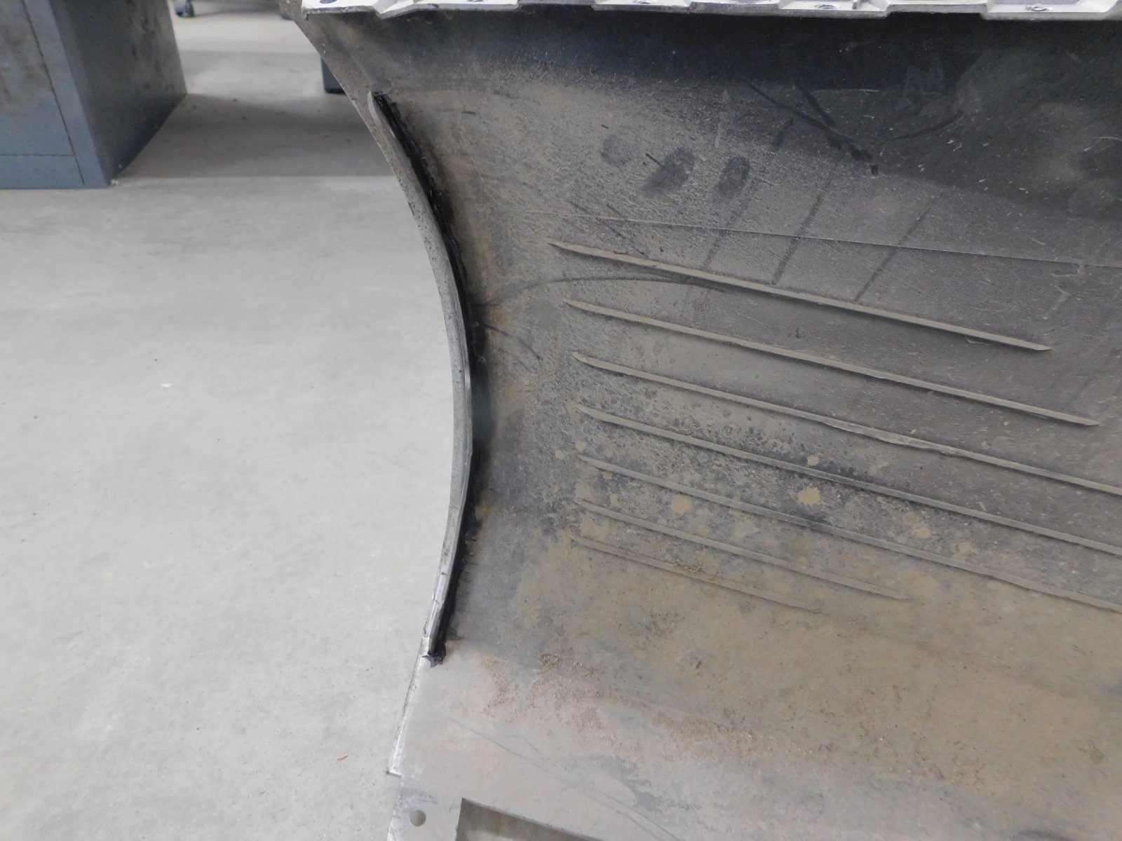 Бампер задний