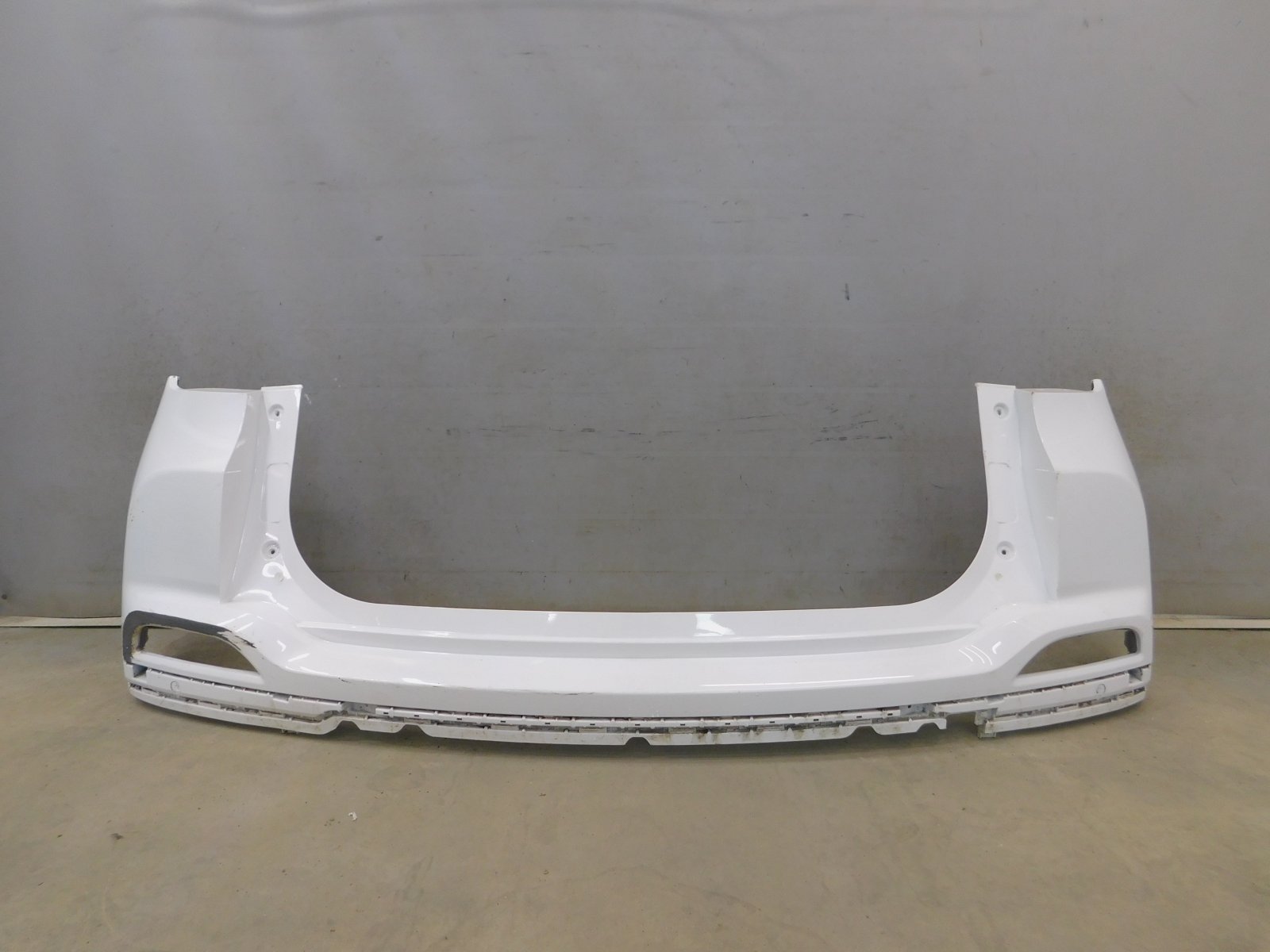 Бампер задний