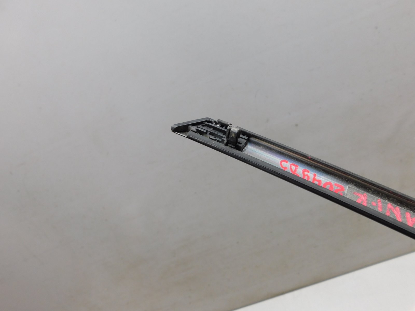 Молдинг задней левой двери