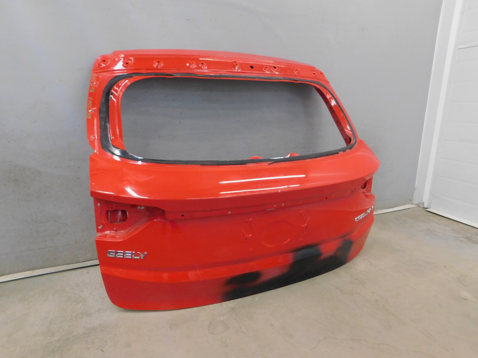 Дверь багажника