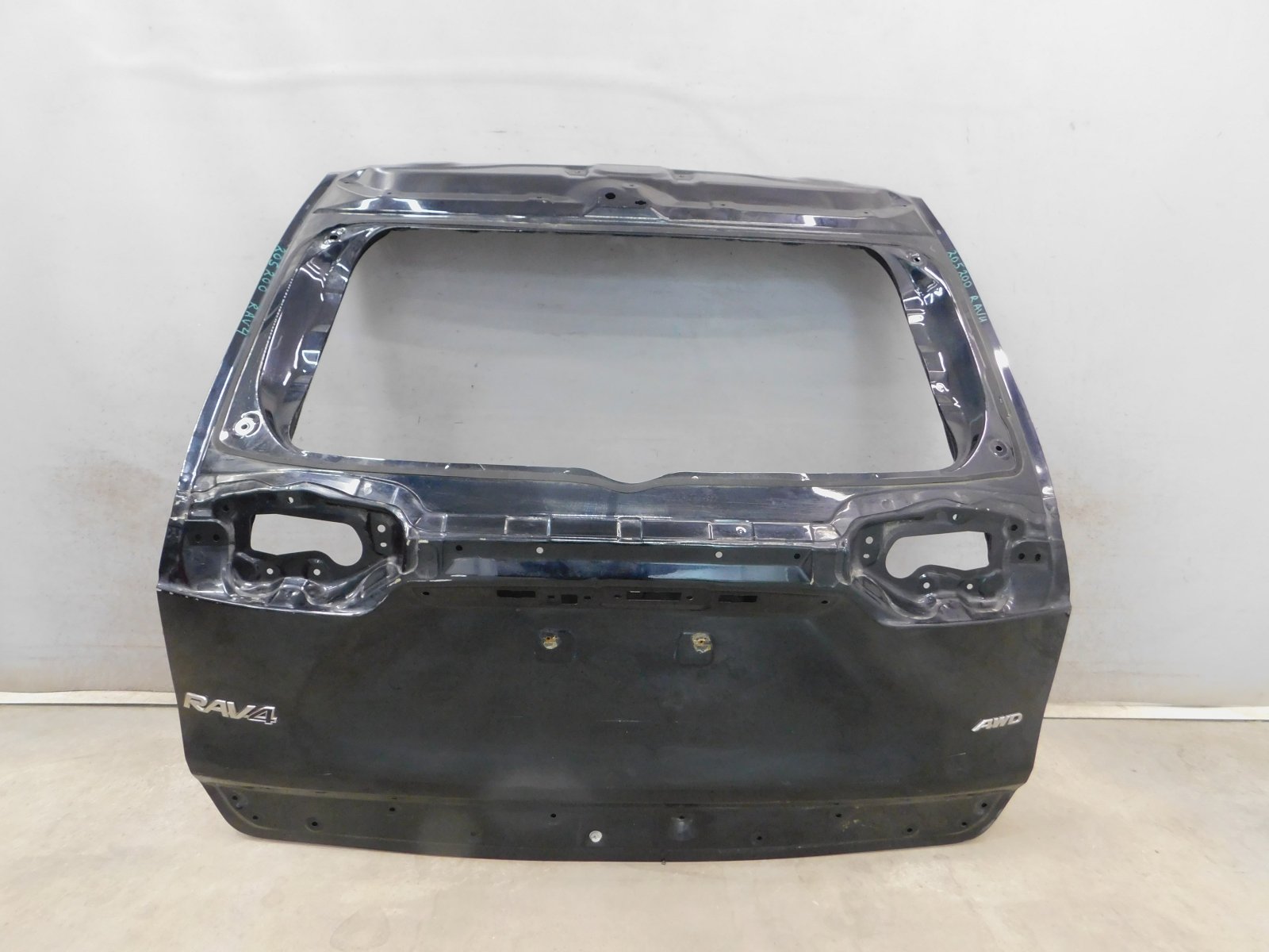 Дверь багажника