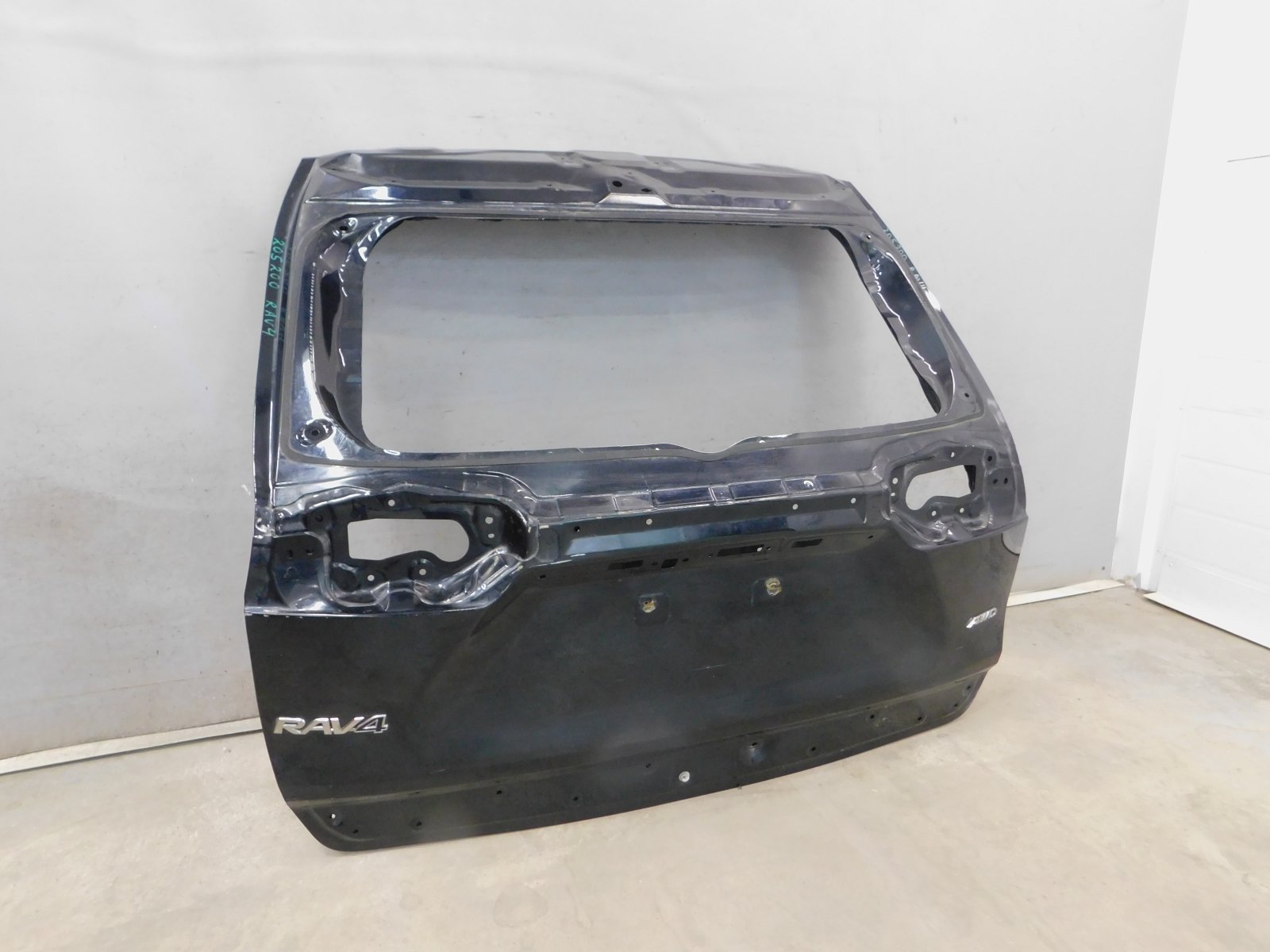 Дверь багажника