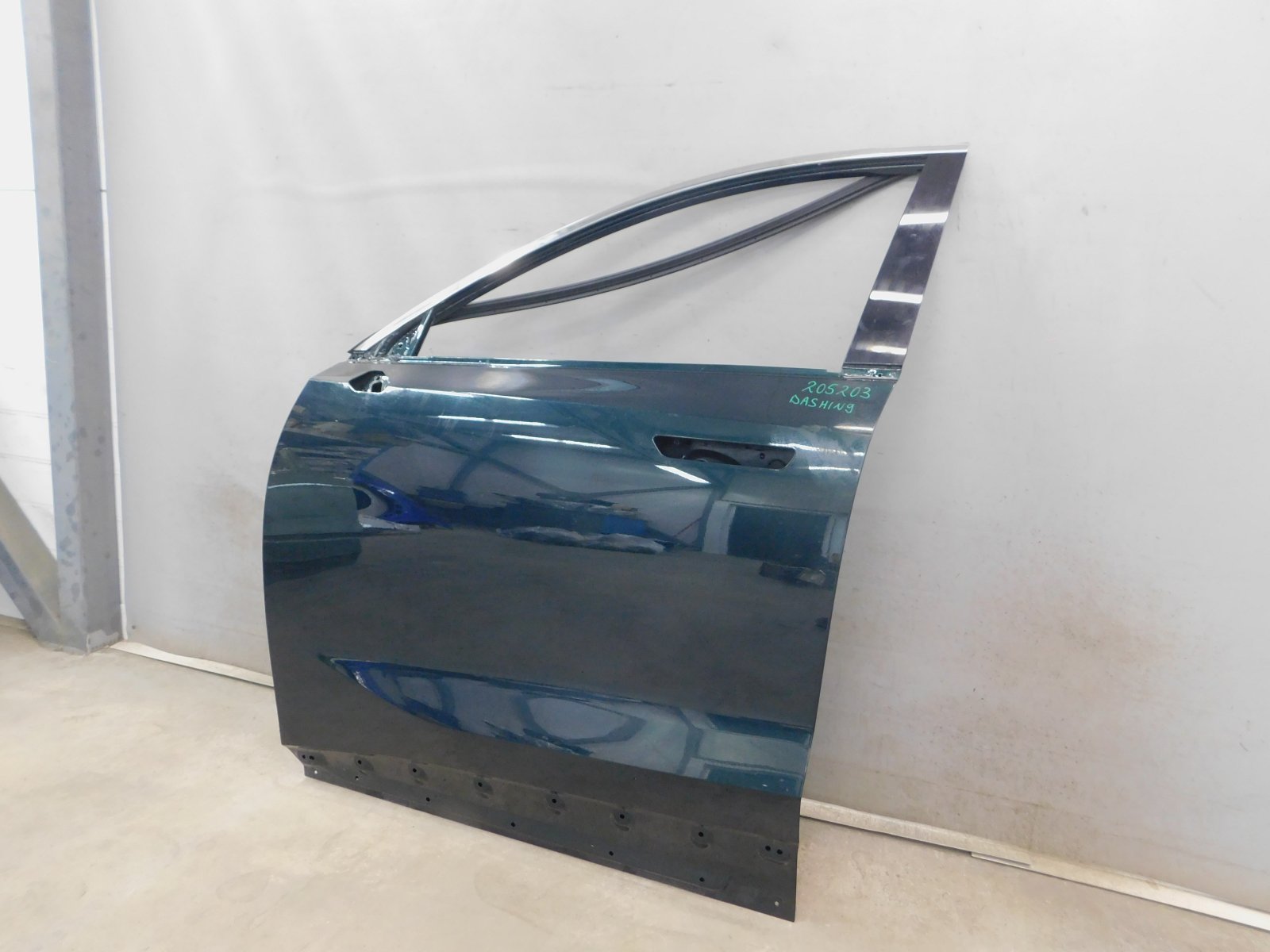 Дверь передняя левая