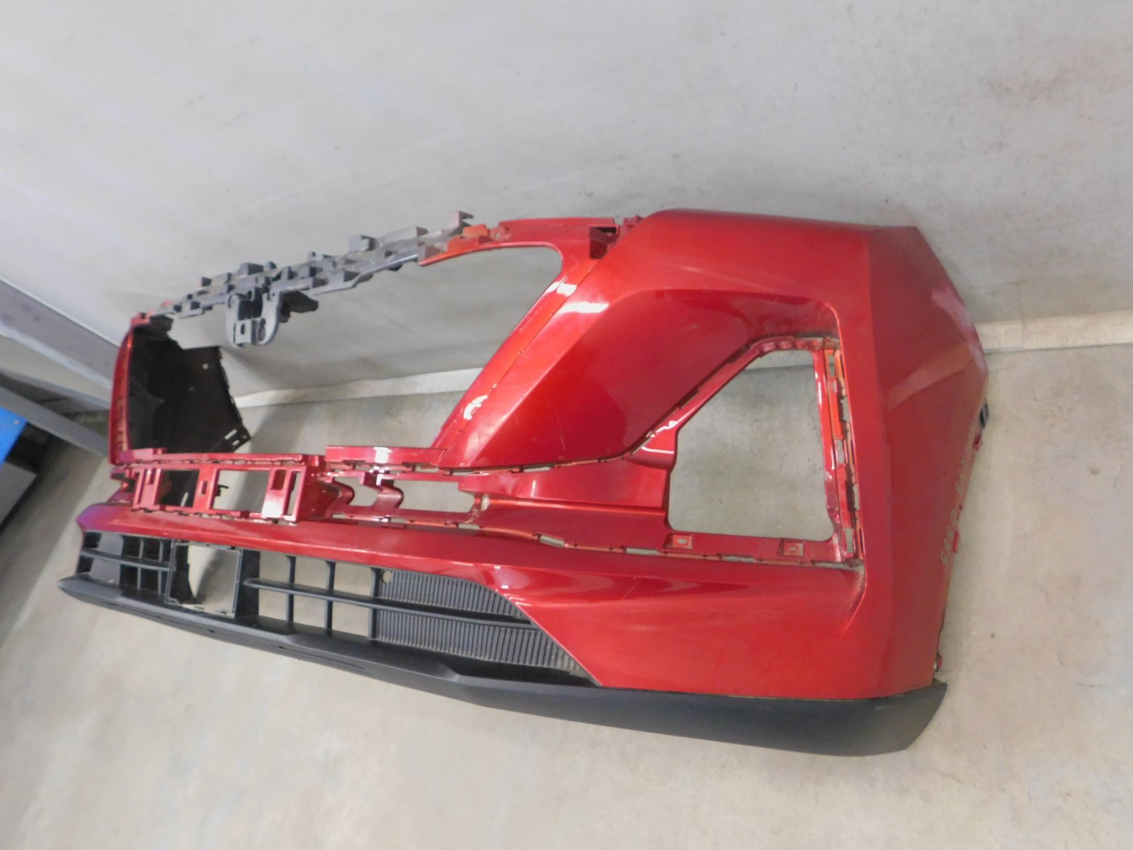 Бампер передний