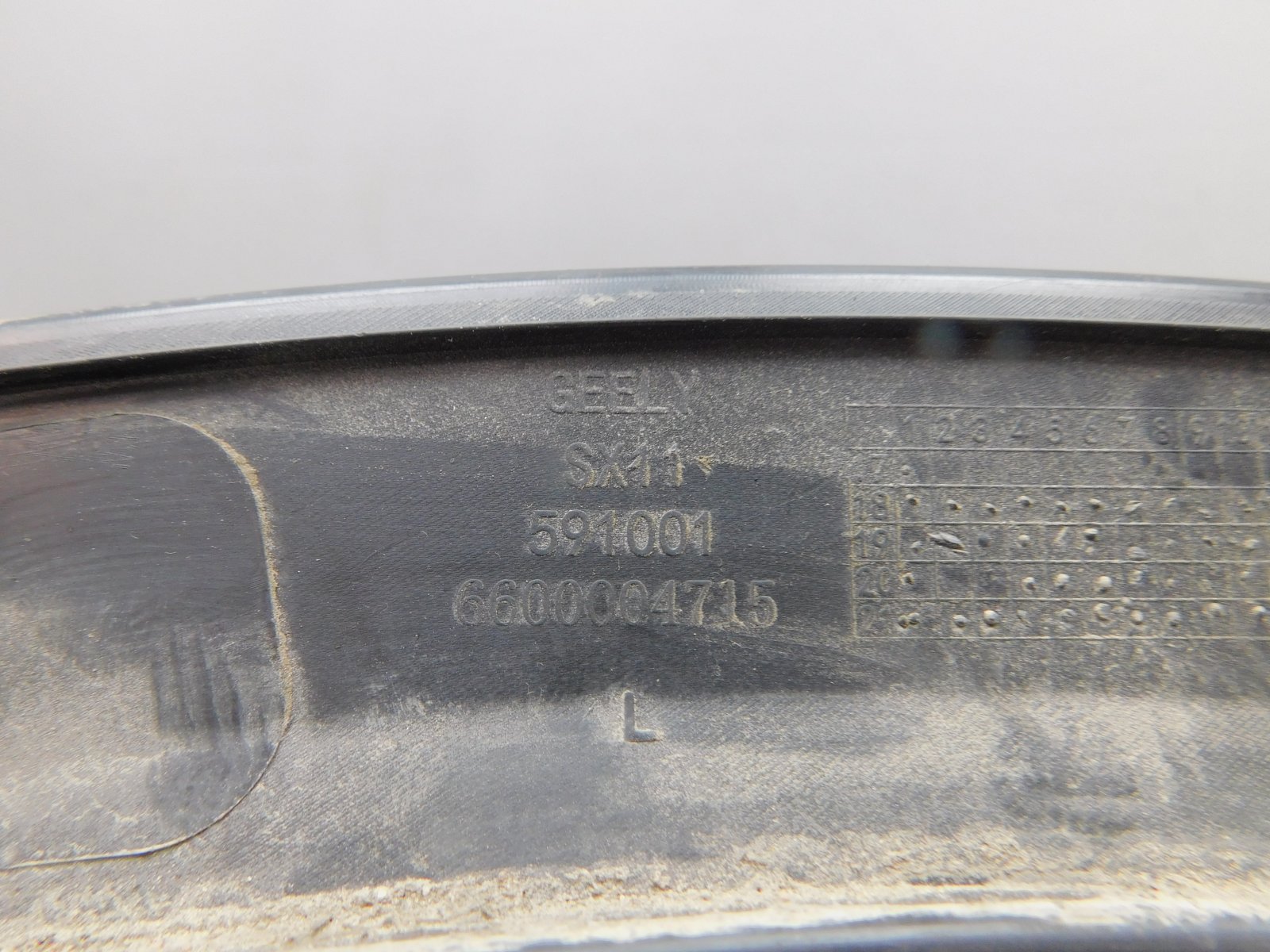 Накладка заднего крыла левого