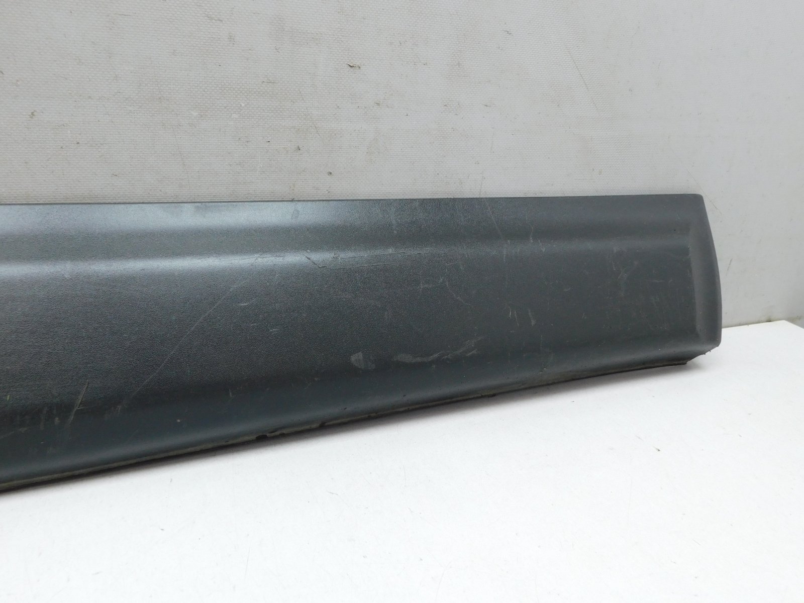 Накладка двери передней правой