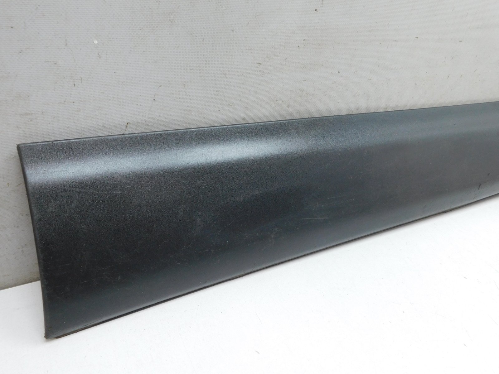 Накладка двери передней правой