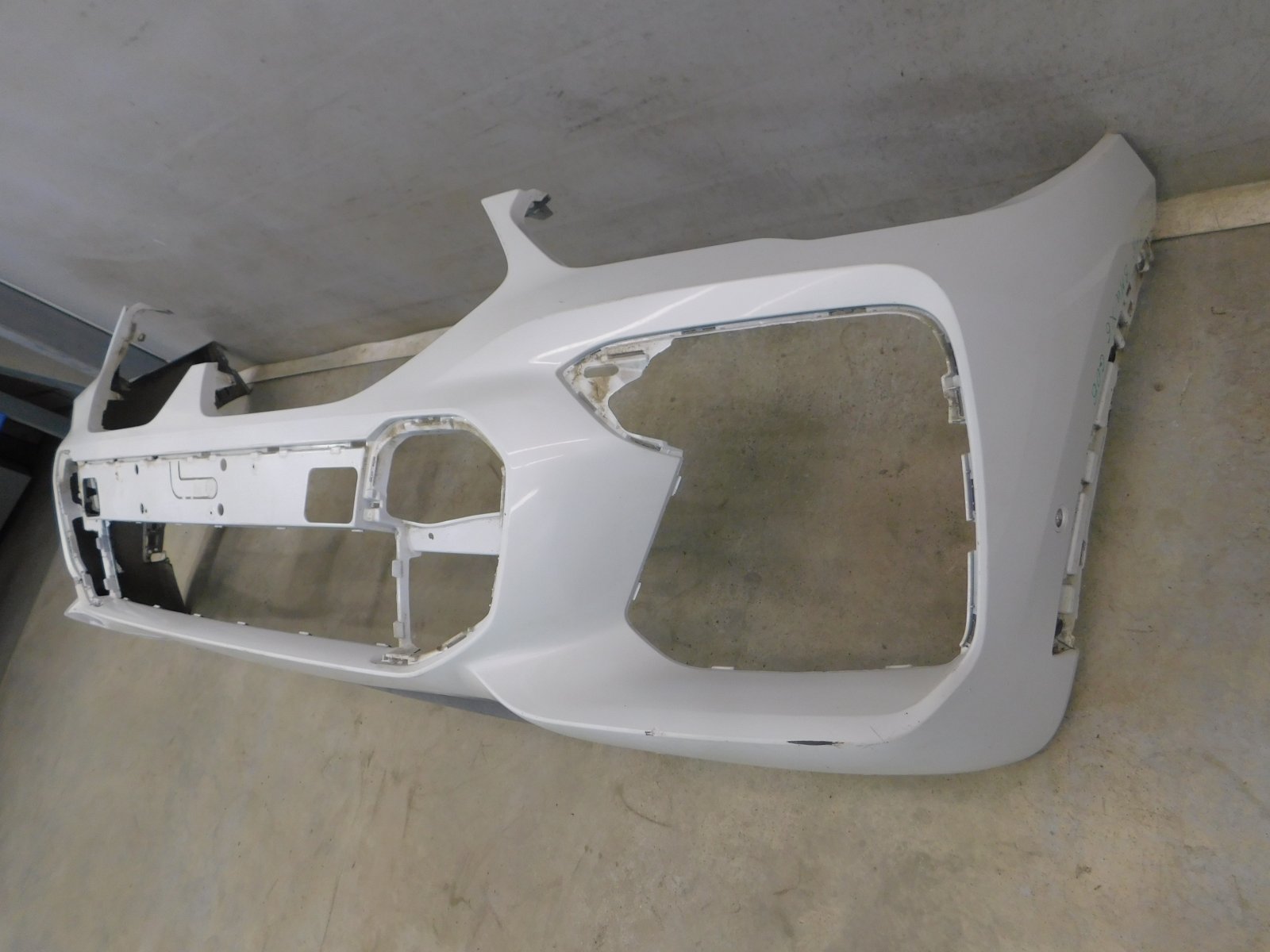 Бампер передний