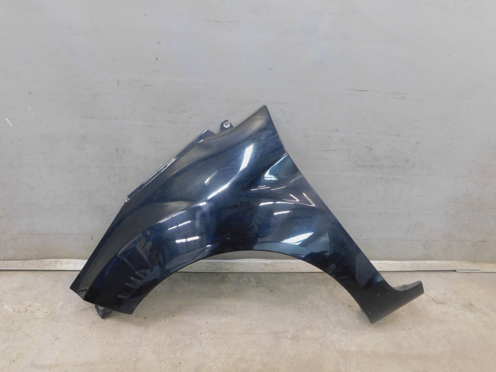 Крыло переднее левое