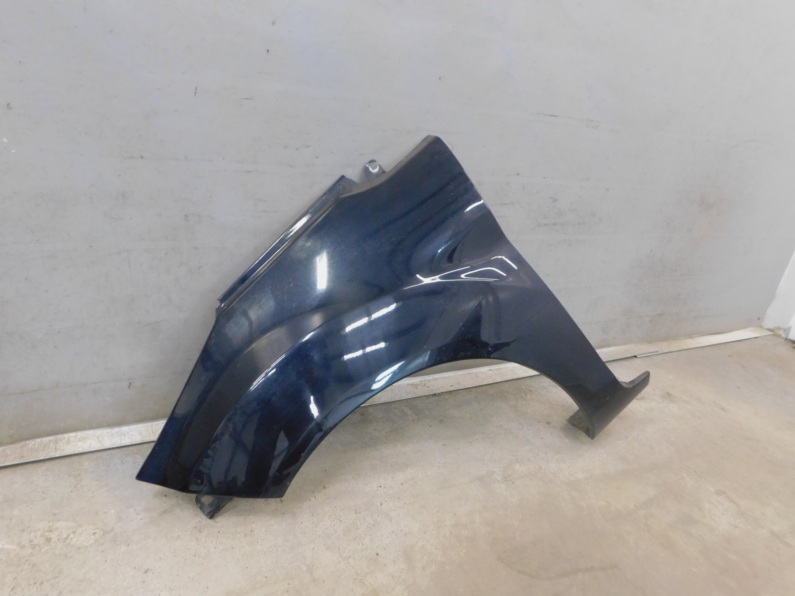 Крыло переднее левое