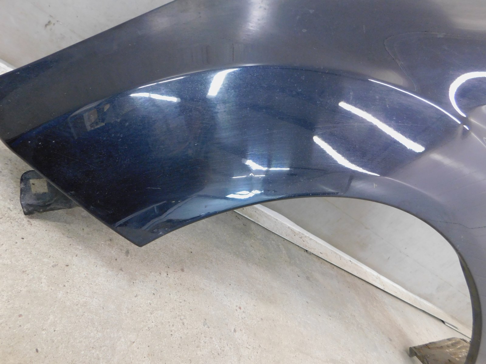 Крыло переднее левое