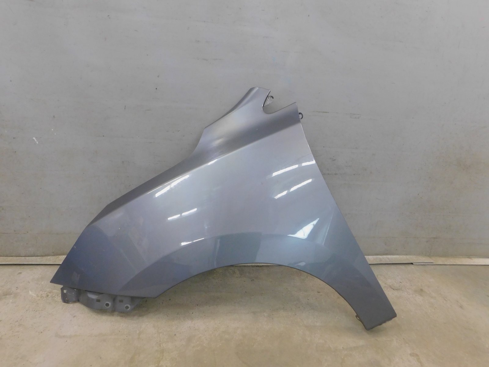 Крыло переднее левое