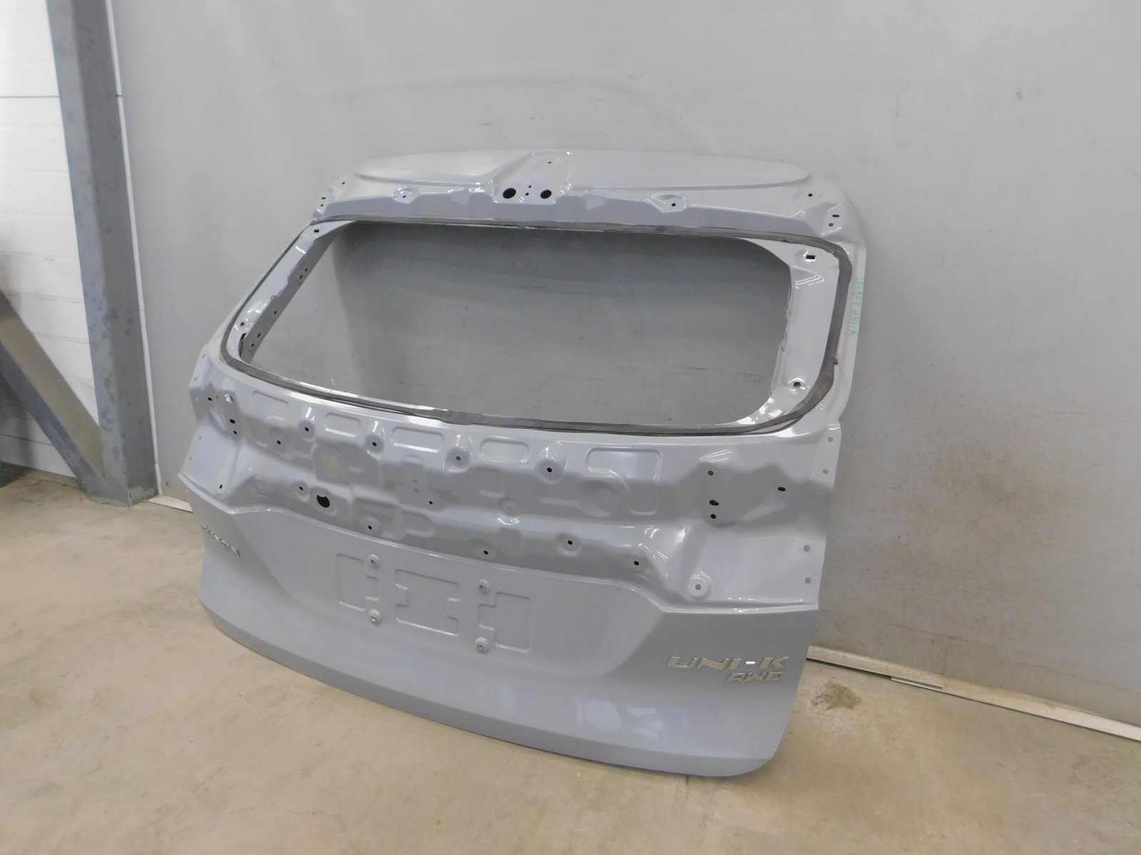 Дверь багажника