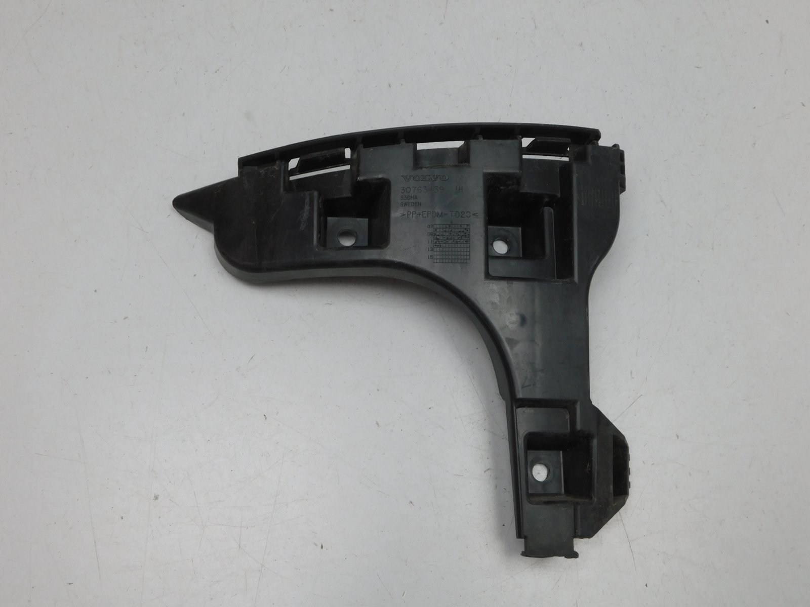 Кронштейн заднего бампера