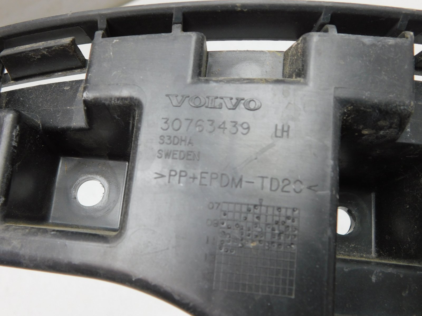 Кронштейн заднего бампера