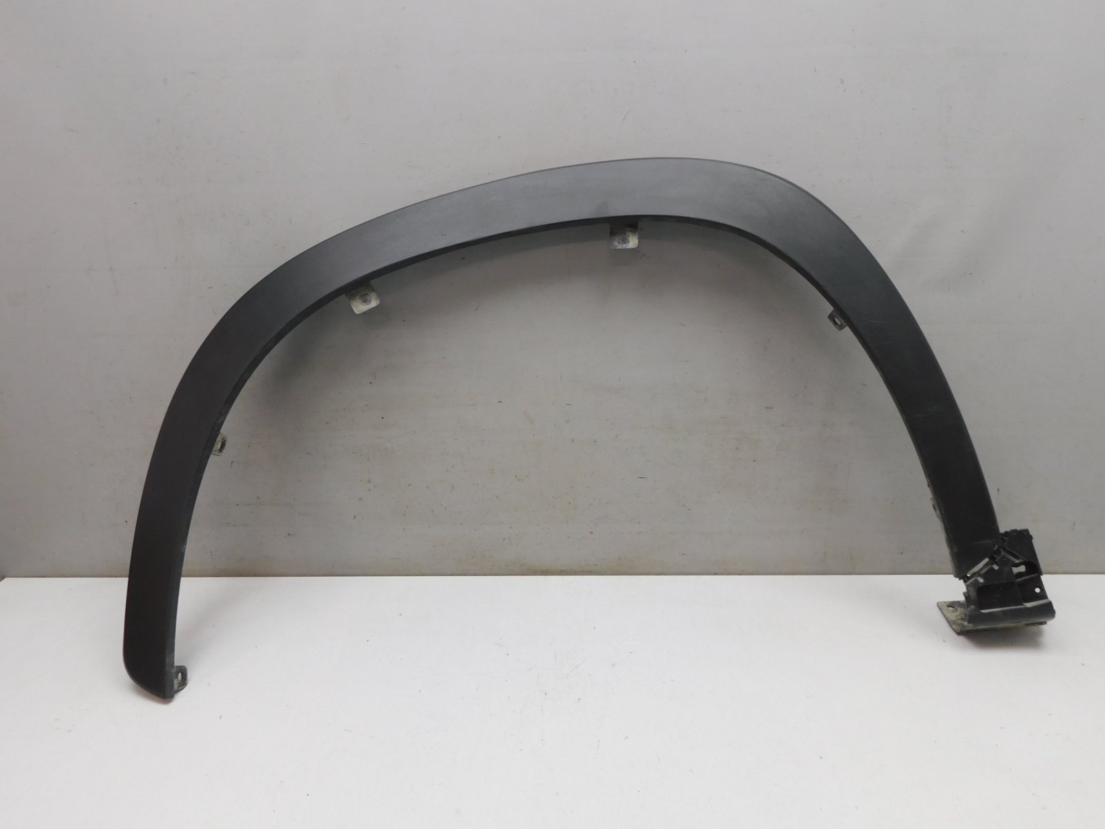 Накладка переднего крыла левого