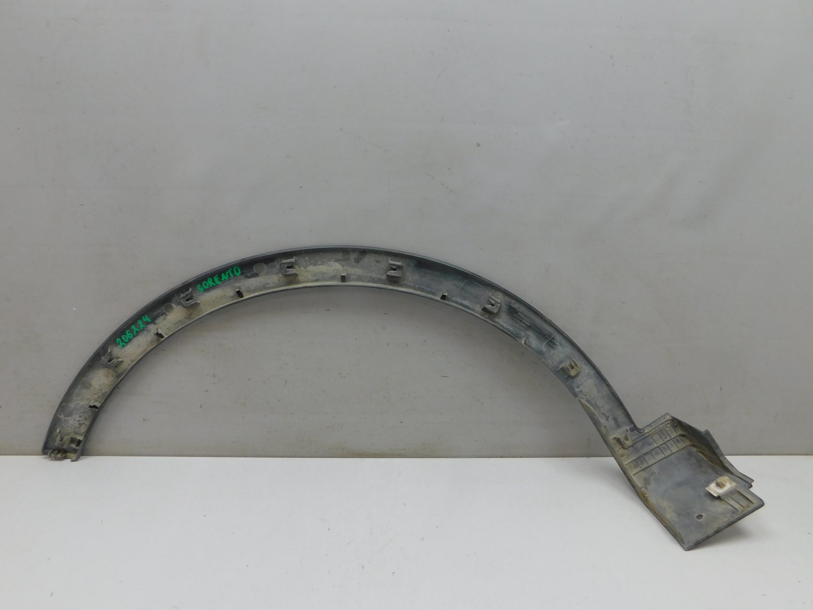 Накладка переднего крыла правого