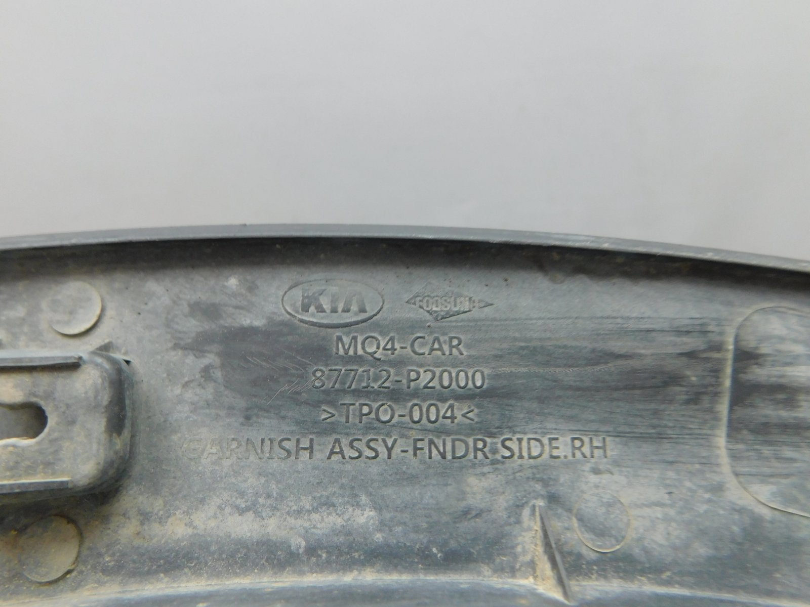 Накладка переднего крыла правого